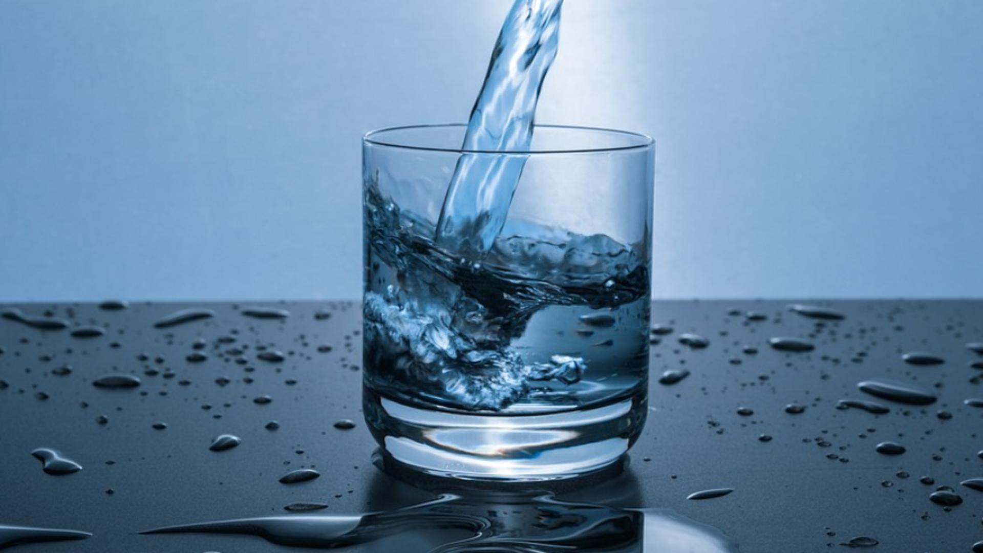 Cum poți să detectezi energiile negative cu ajutorul un pahar cu apa