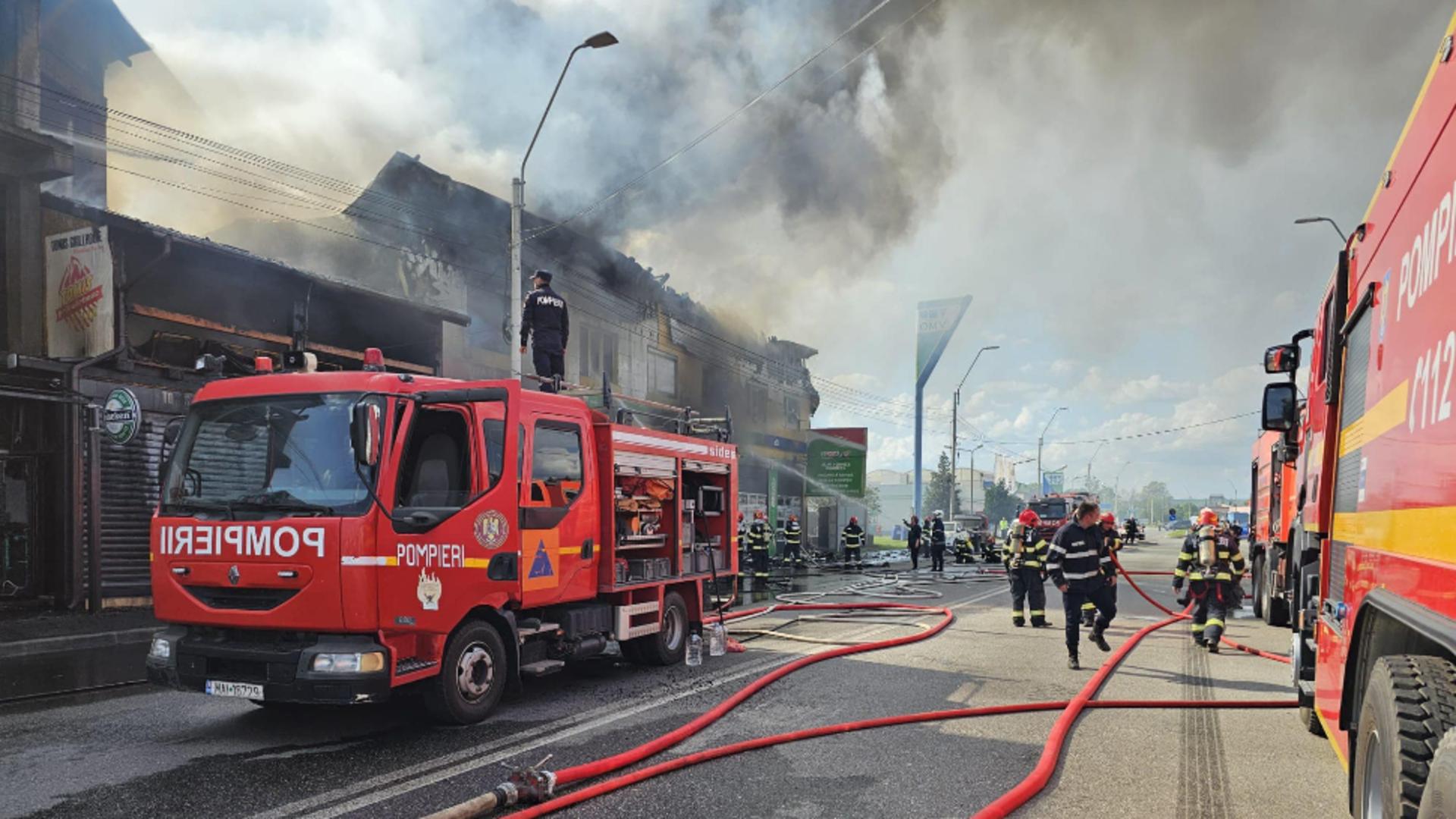 Incendiu devastator la un service auto din Drobeta Turnu Severin: ZECI de mașini ARD, un fast-food este scrum - FOTO&VIDEO