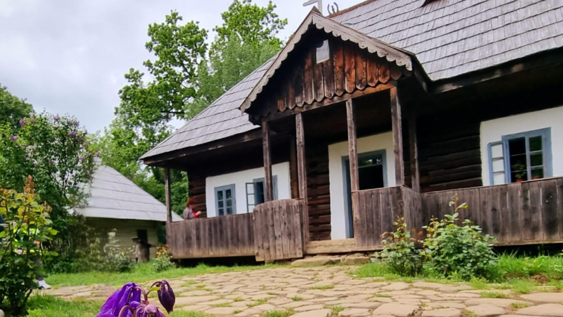 Muzeul Satului, mesaj către români după „urmele” lăsate de vizitatori pe monumentele de patrimoniu - Detalii revoltătoare  
