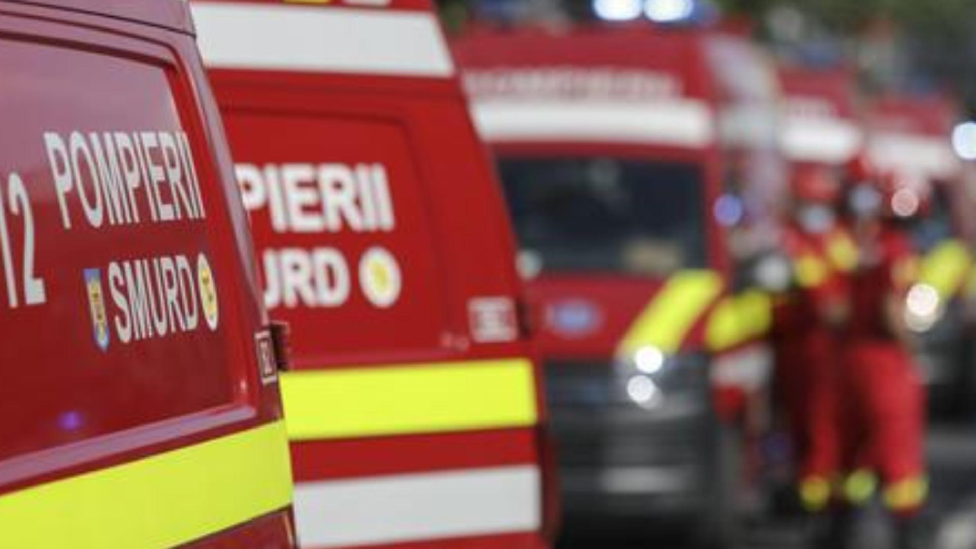 Incendiu puternic cu degajare de fum într-un bloc din Brașov: Un bărbat cu multiple arsuri - 15 persoane evacuate urgent