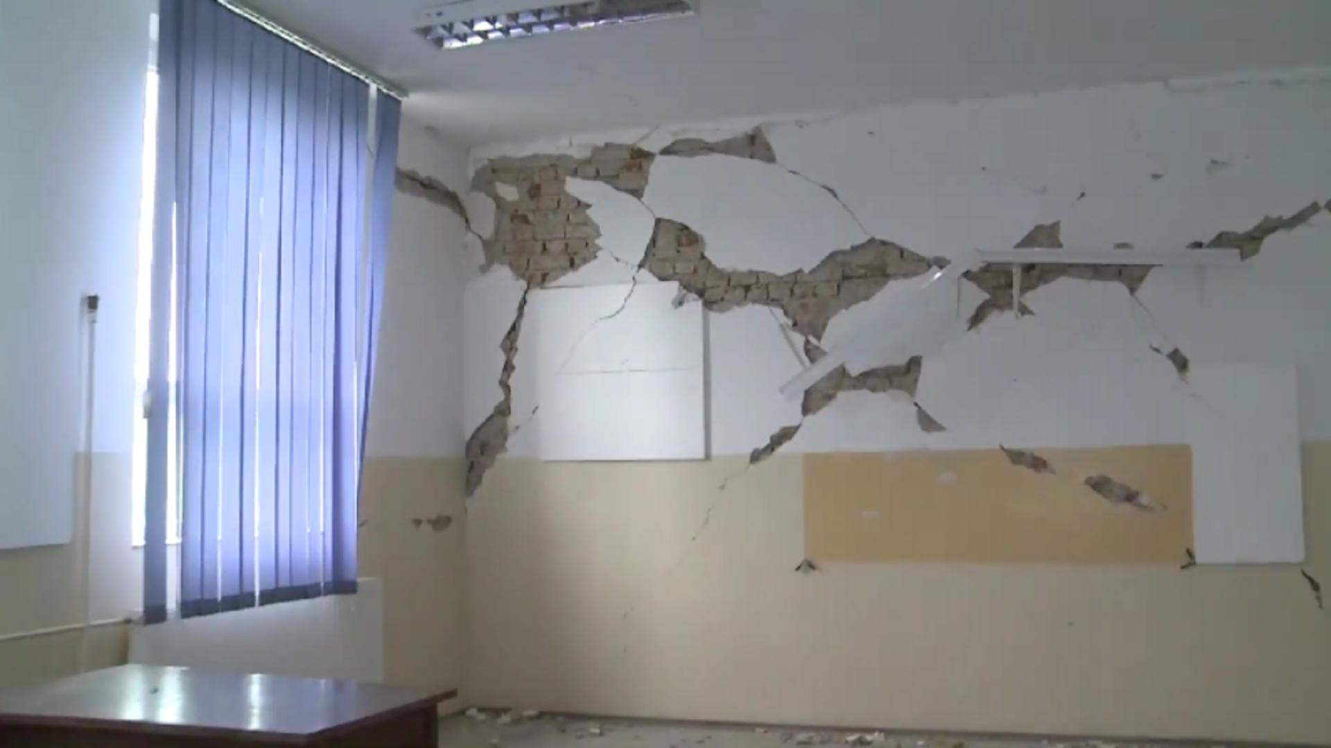 Revoltător: O școală generală din Gorj, renovată in 2011, va fi demolată. Elevii, mutați la altă școală de frica cutremurelor, aleșii ridică din umeri