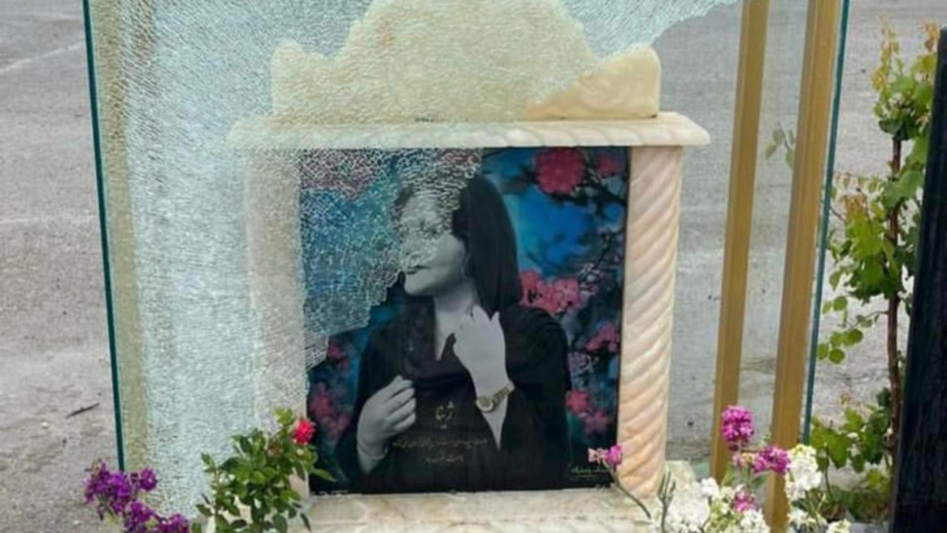 Mormântul Mahsei Amini vandalizat/ Captură Twitter