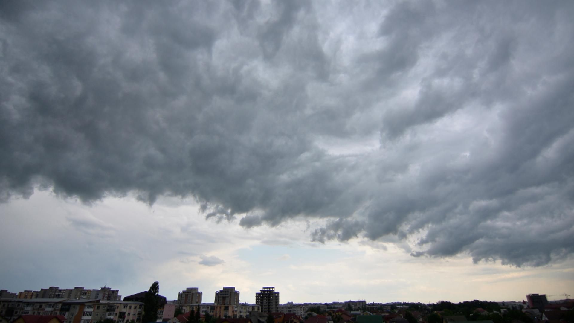 România, lovită de un ciclon mediteranean: vreme extrem de instabilă, furtuni zilnice / Foto: Inquam Photos