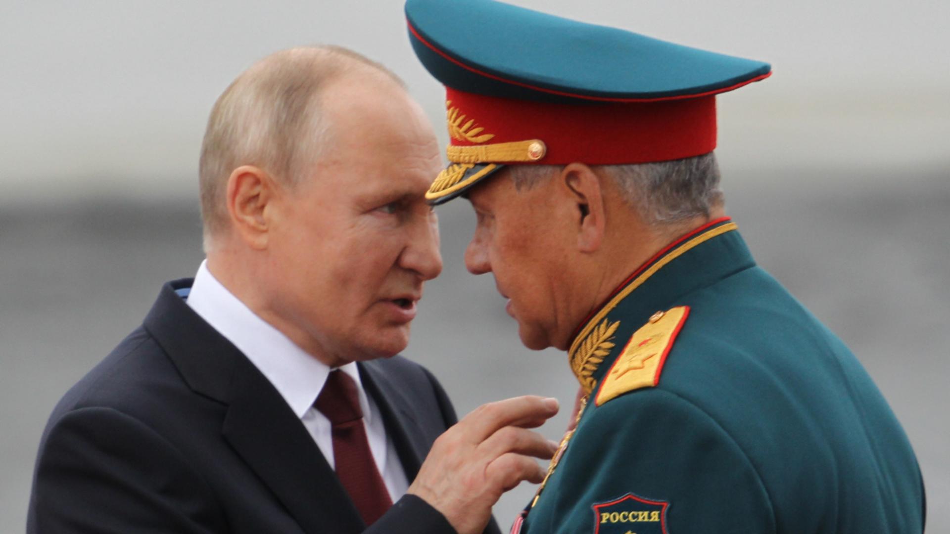 Vladimir Putin și Serghei Șoigu, ministrul Apărării