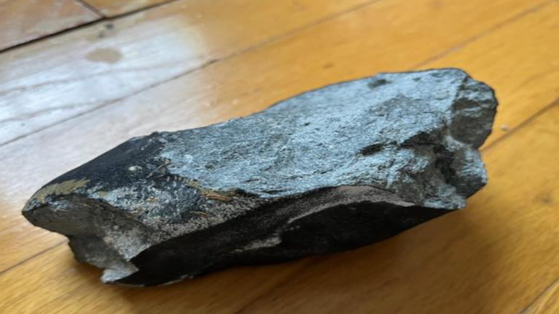 Un obiect metalic MISTERIOS, vechi de 5 miliarde de ani, a căzut peste casa unor americani. Ipoteza șocantă luată în calcul