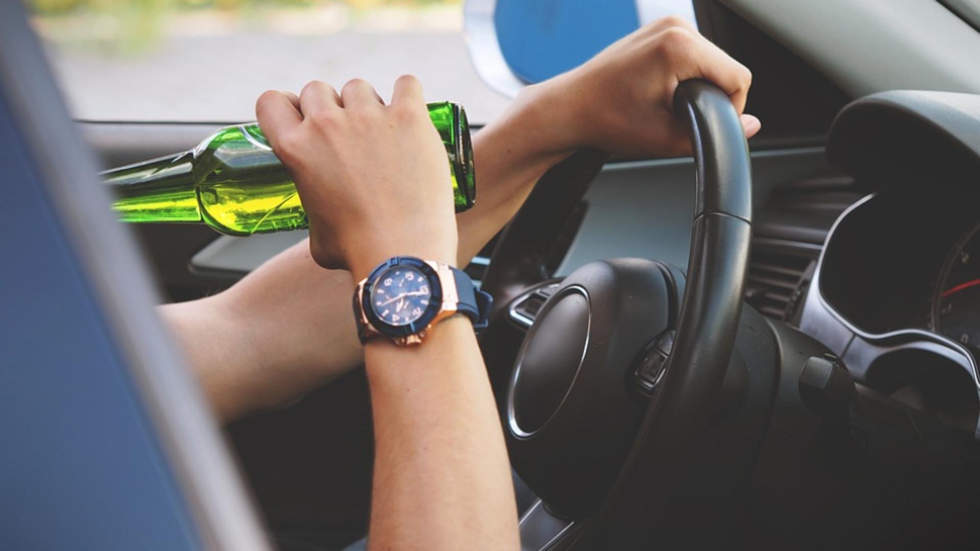 La cât timp după ce ai consumat alcool te poți urca la volan, fără să riști sancțiuni legale