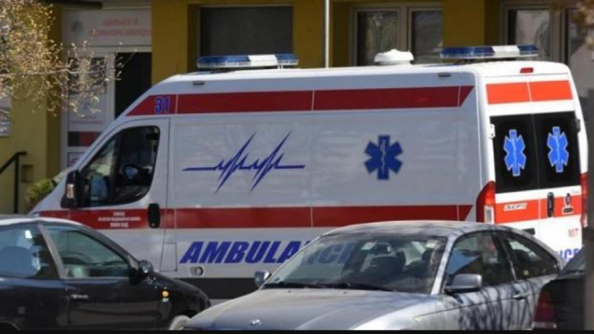 Un copil a fost lovit de o ambulanță aflată în misiune: Minorul era pe bicicletă la momentul impactului