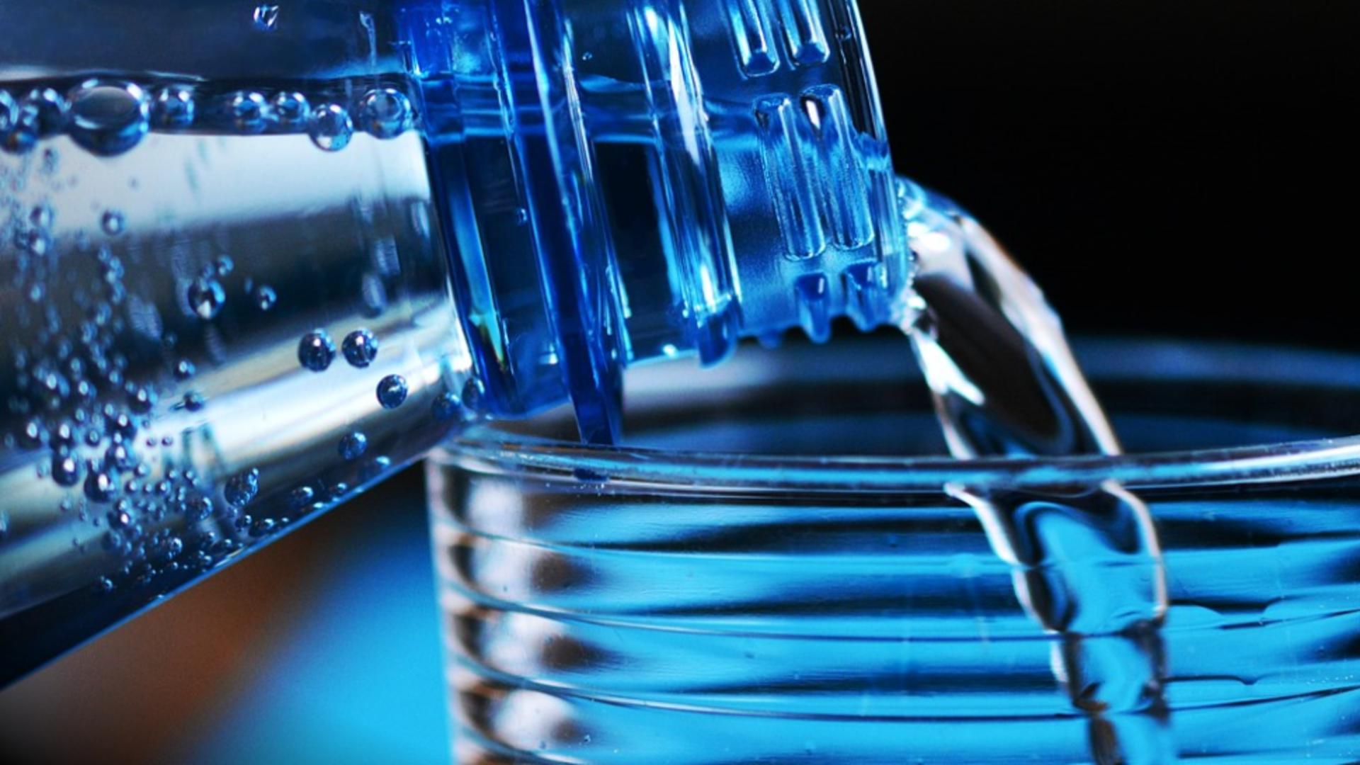 Ce se întâmplă în corpul tău dacă bei prea multă apă? Doctorii trag un semnal de alarmă