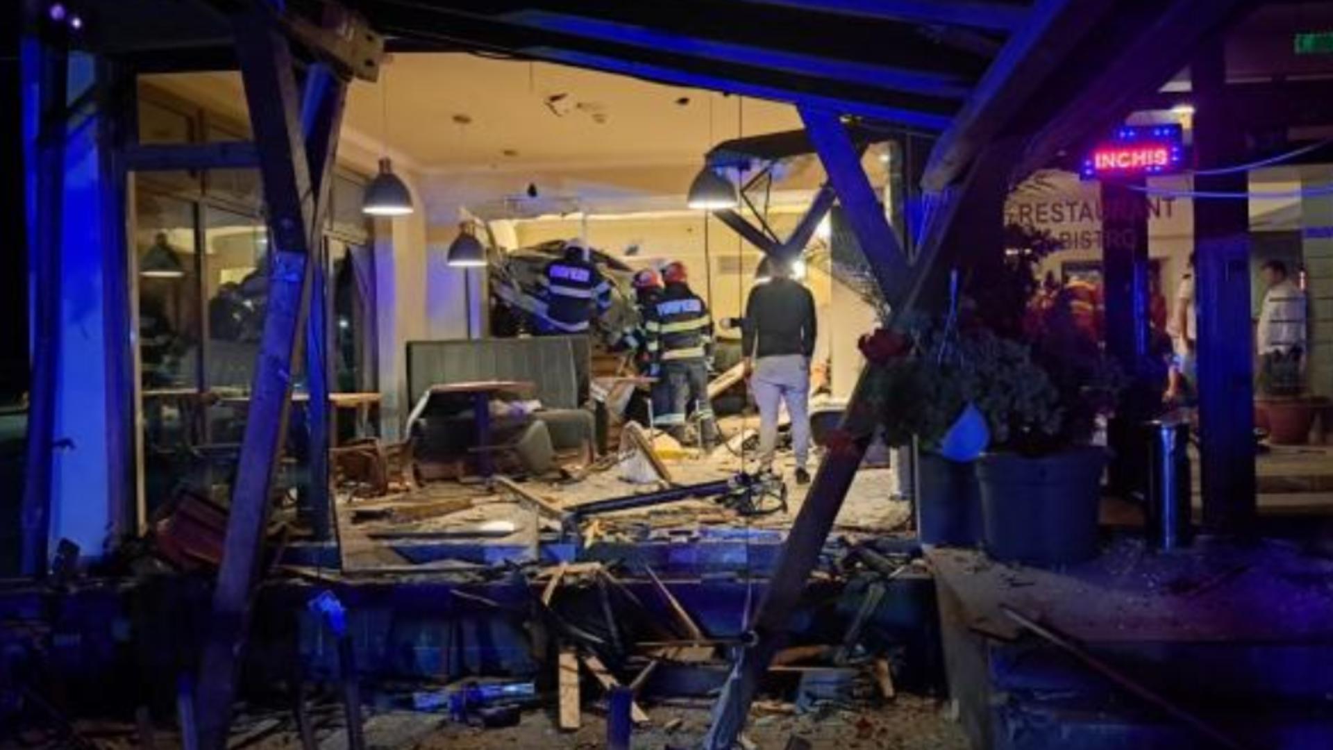 Accident șocant în județul Cluj: A intrat cu mașina într-un restaurant din Jucu - 4 bărbați au scăpat cu viață, 2 răniți, pagube mari