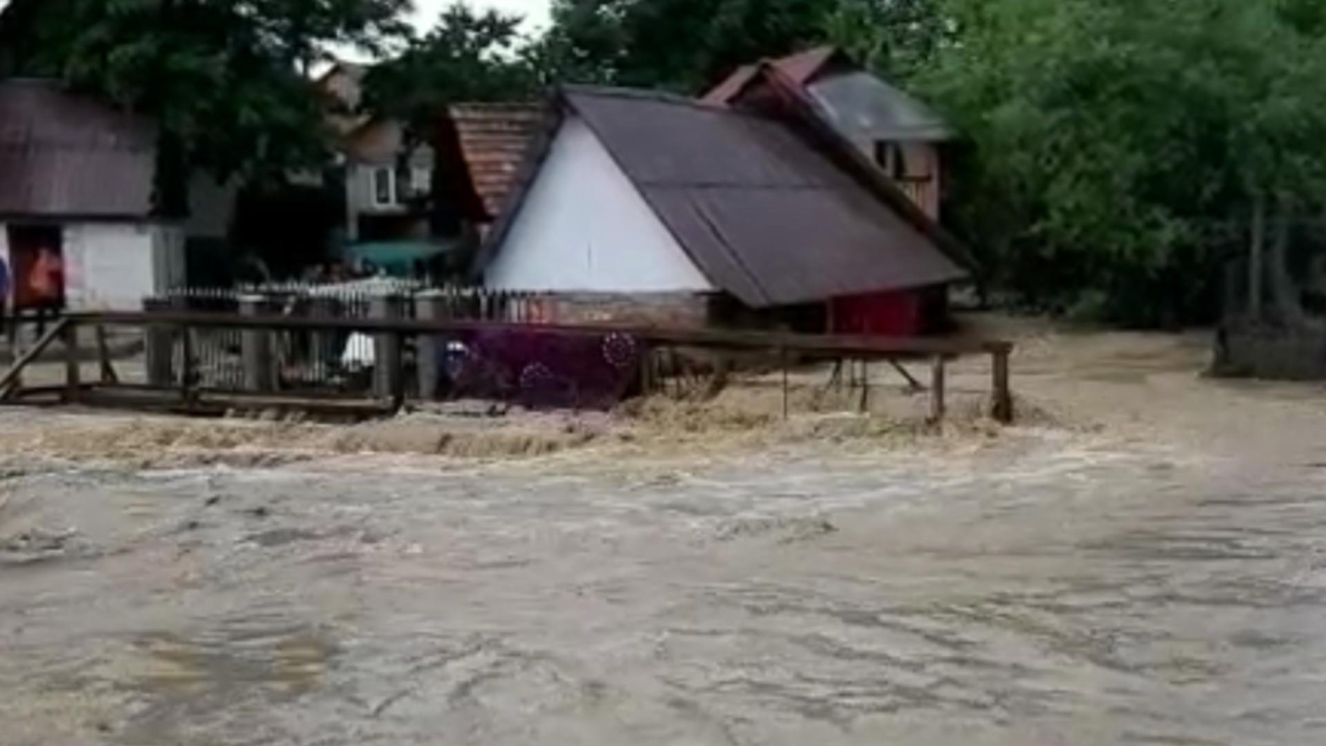 Despăgubiri uriașe pentru inundațiile și alunecările de teren din ultimii 10 ani: Cât au primit românii și companiile - Date UNSAR