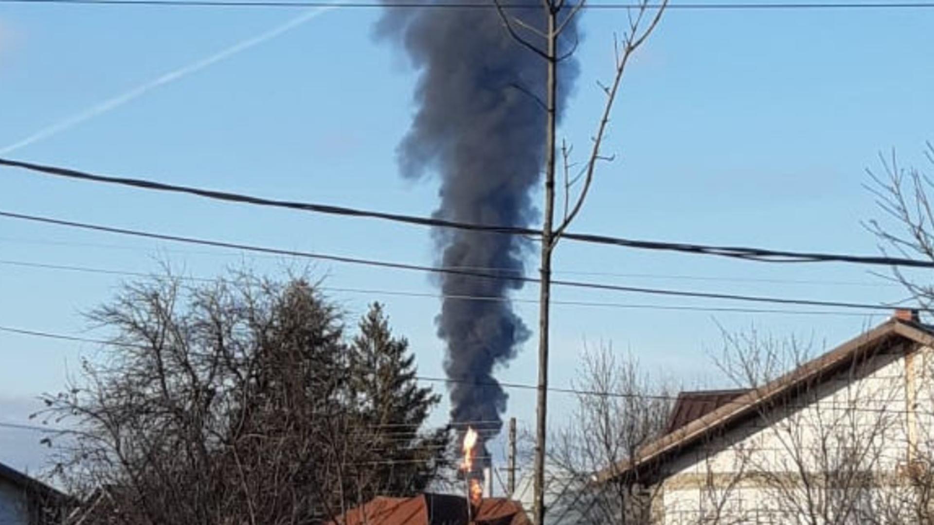 Incendiu la rafinăria Petrobrazi: 3 VICTIME cu arsuri - Un bărbat, adus în București cu elicopterul SMURD - Anunțul OMV după tragedie