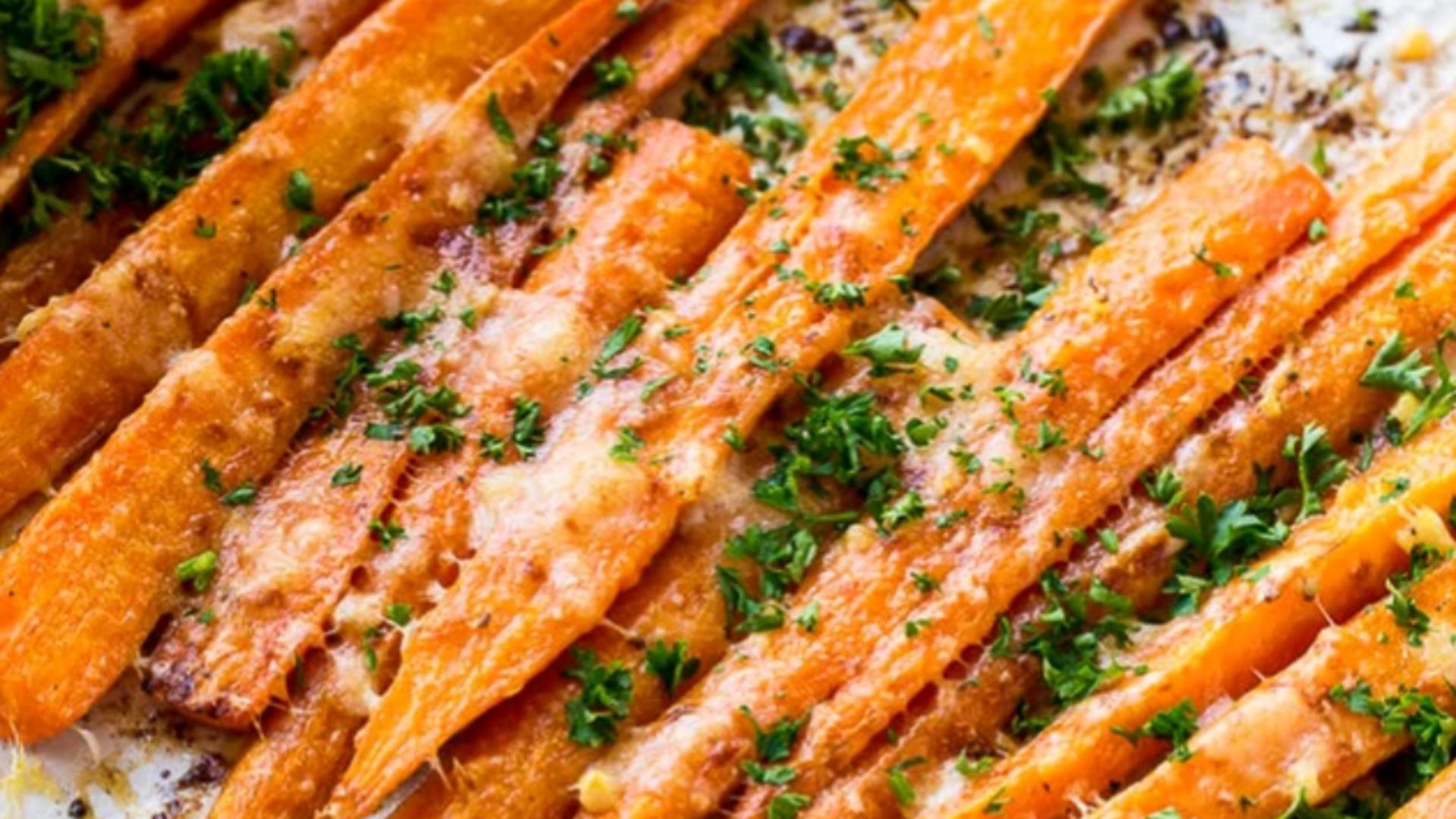 Cum prepari morcovi la cuptor cu parmezan: Sunt delicioși - Rețeta este deja virală pe TikTok