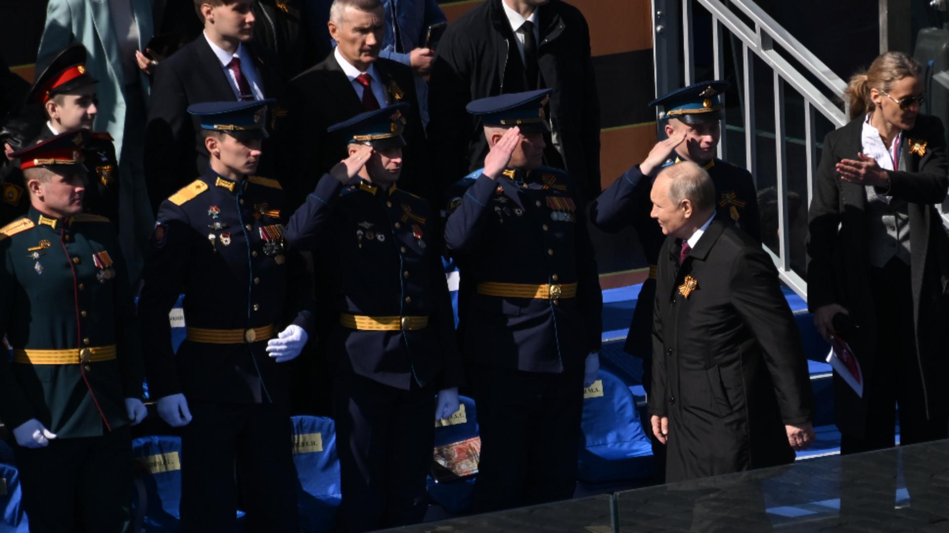 Putin, primit de militari la parada de 9 mai. Foto/Profimedia
