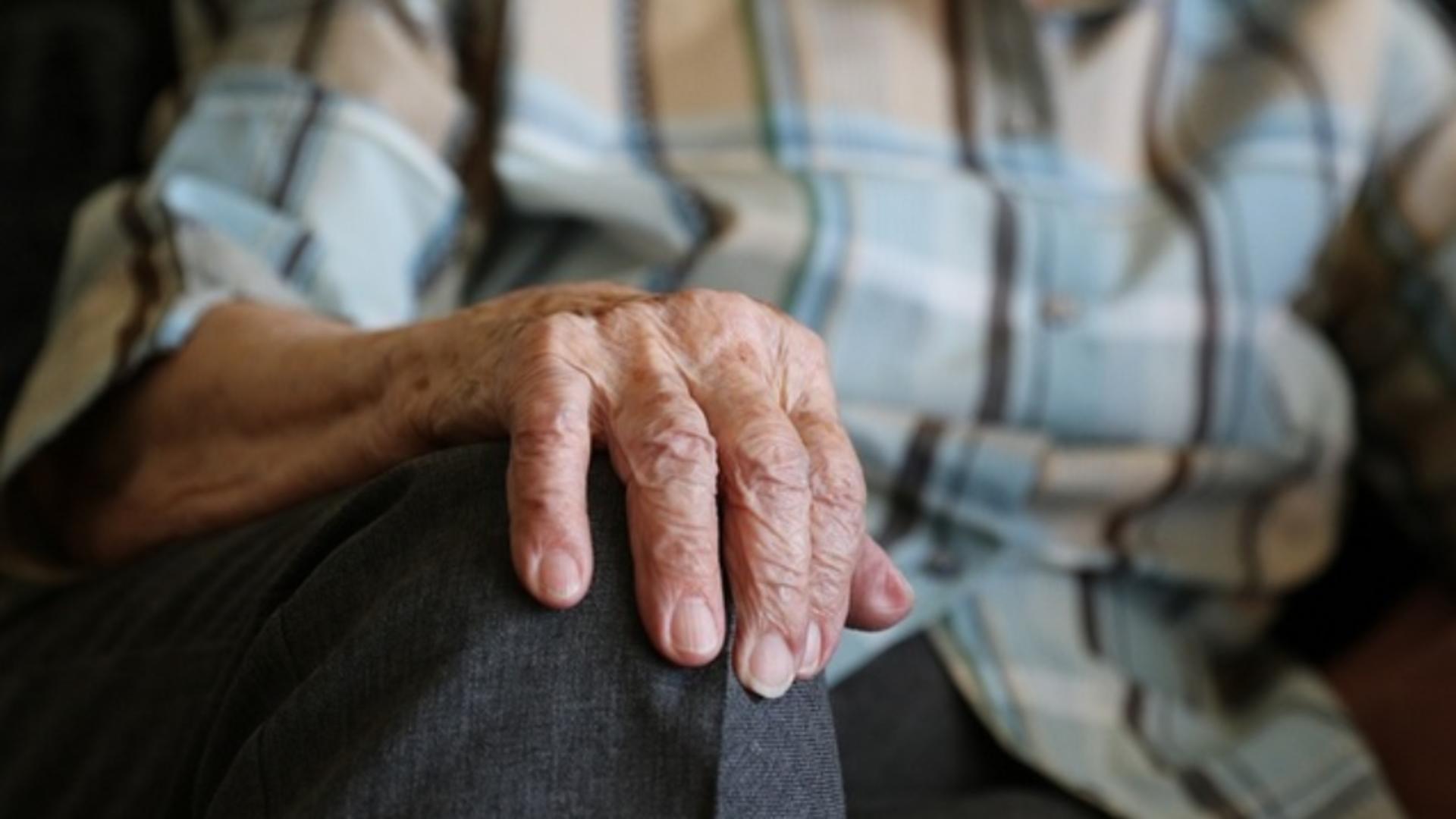 Patru milioane de pensionari primesc un ajutor financiar în luna octombrie - Anunțul Casei de Pensii