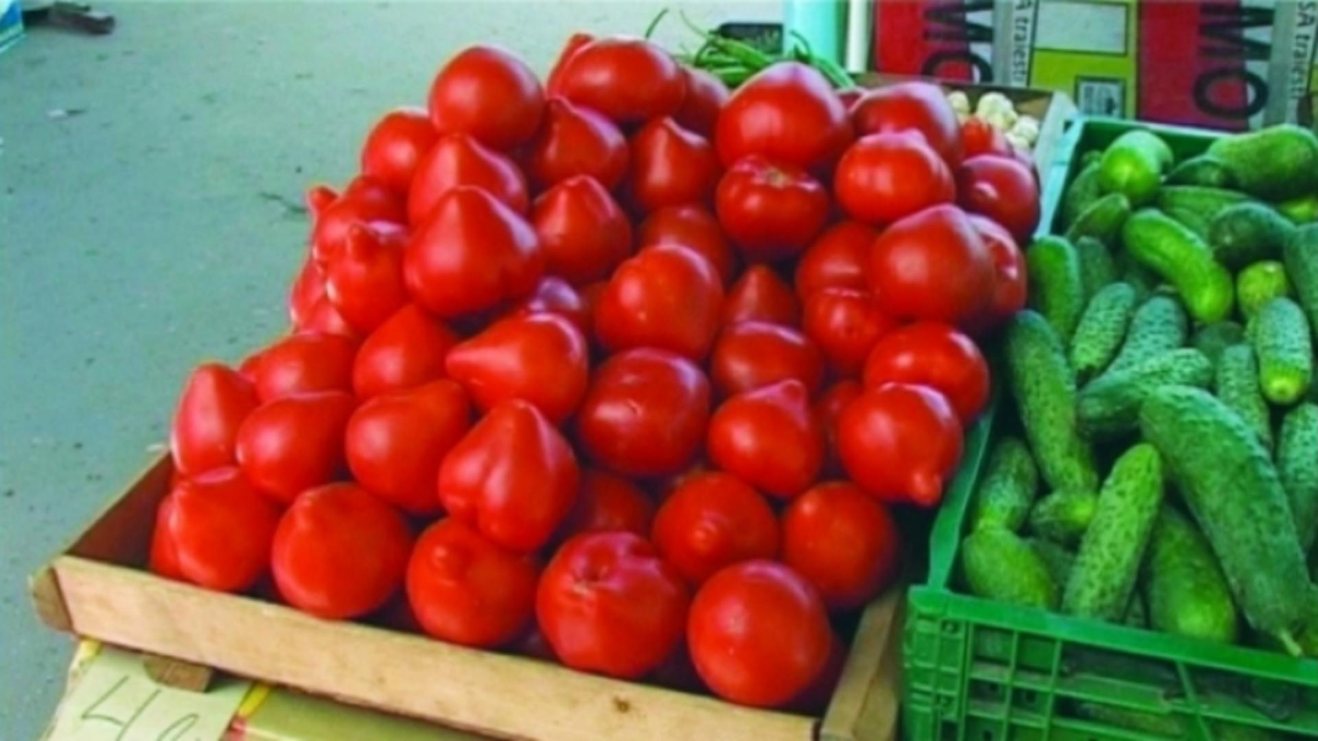 Importurile de roșii lovesc puternic în producătorii români: „E invazie de roșii pe piață!”