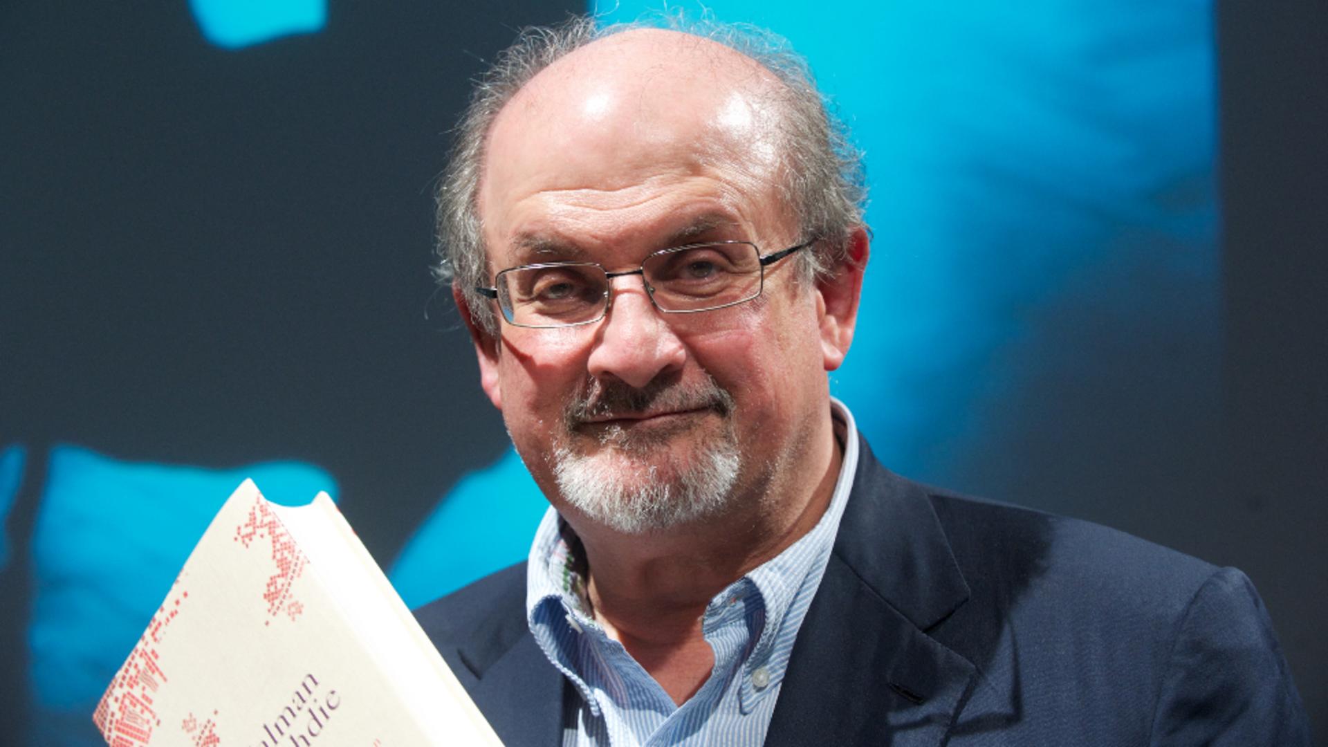 Salman Rushdie, un scriitor controversat, dar de succes. Foto/Profimedia