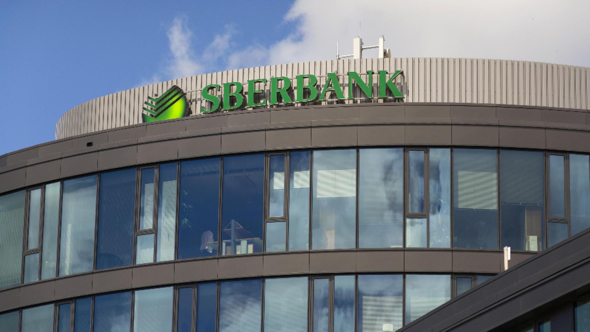 Angajații Sberbank, „chemați” la centrele de recurtare. Foto/Profimedia