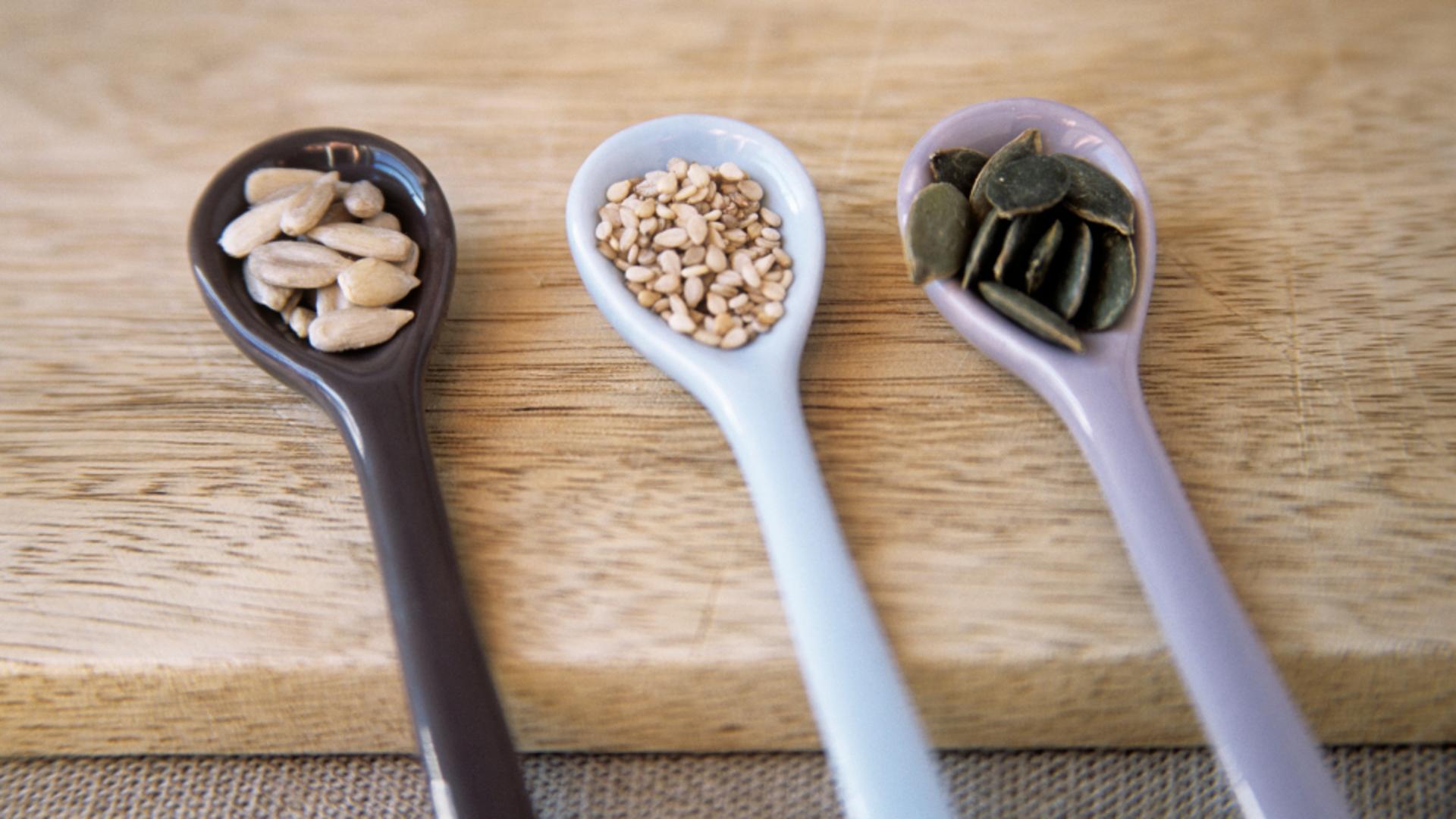 Diete sănătoase. 6 tipuri de nuci și semințe mai puțin cunoscute, dar benefice pentru sănătate