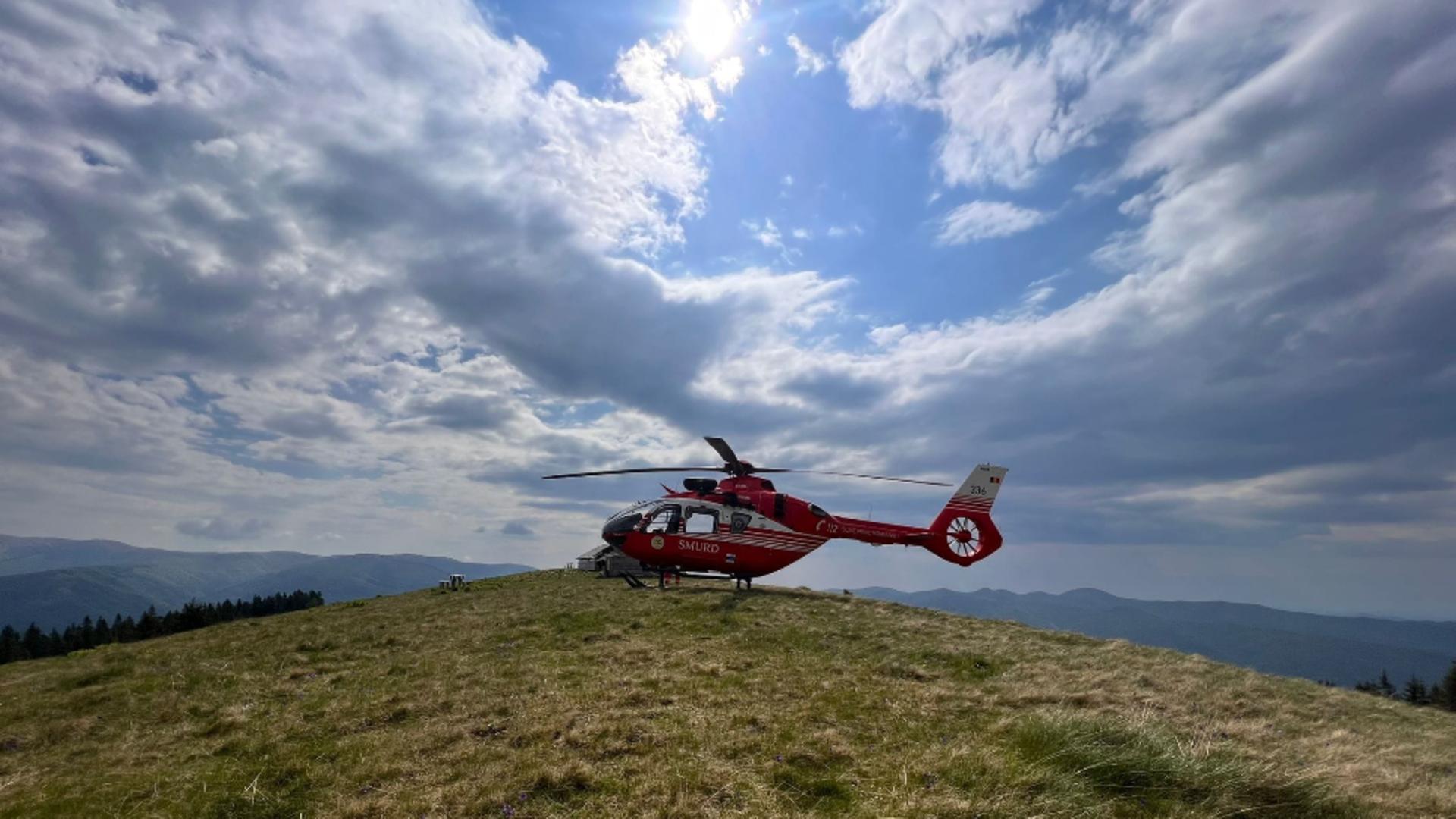 Turist străin, recuperat cu ajutorul unui elicopter după ce a fost surprins de o viitură în Munţii Baiului – FOTO