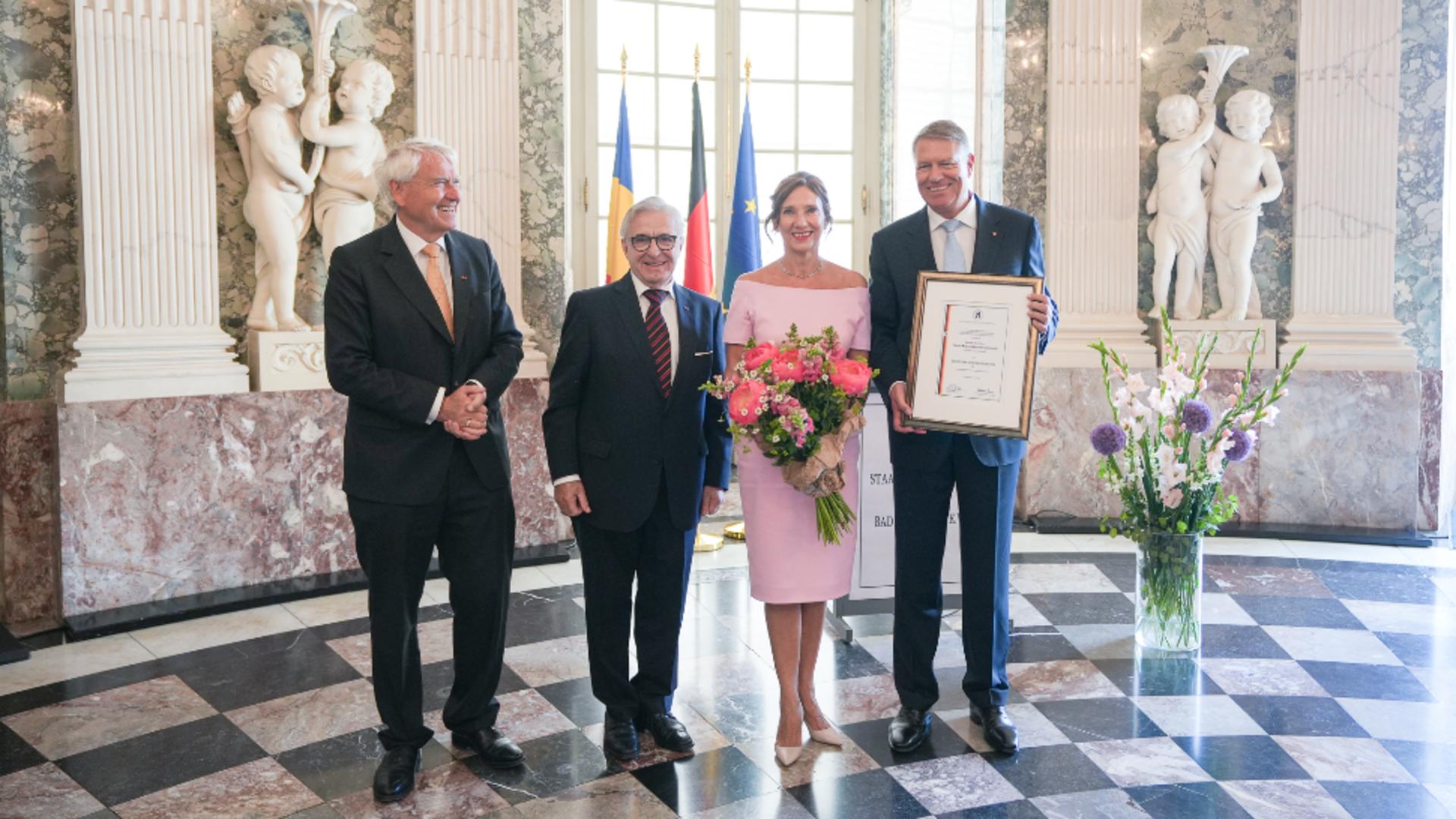 Administrația Prezidențială, prima reacție în scandalul bijuteriilor de 12.000 de euro purtate de Carmen Iohannis în Germania, alături de președinte