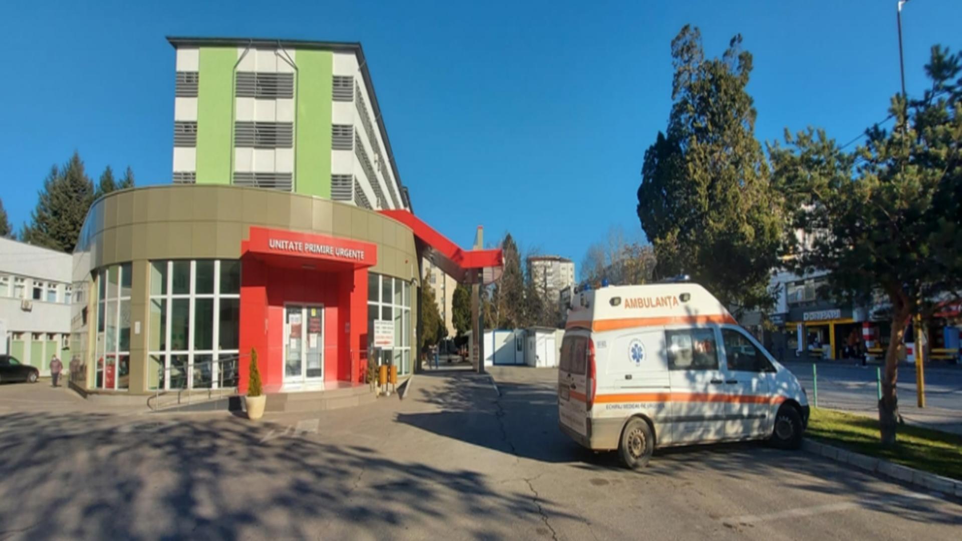 Maşini ale angajaţilor Spitalului Județean Slatina, sparte în timp ce erau parcate în curtea unităţii medicale