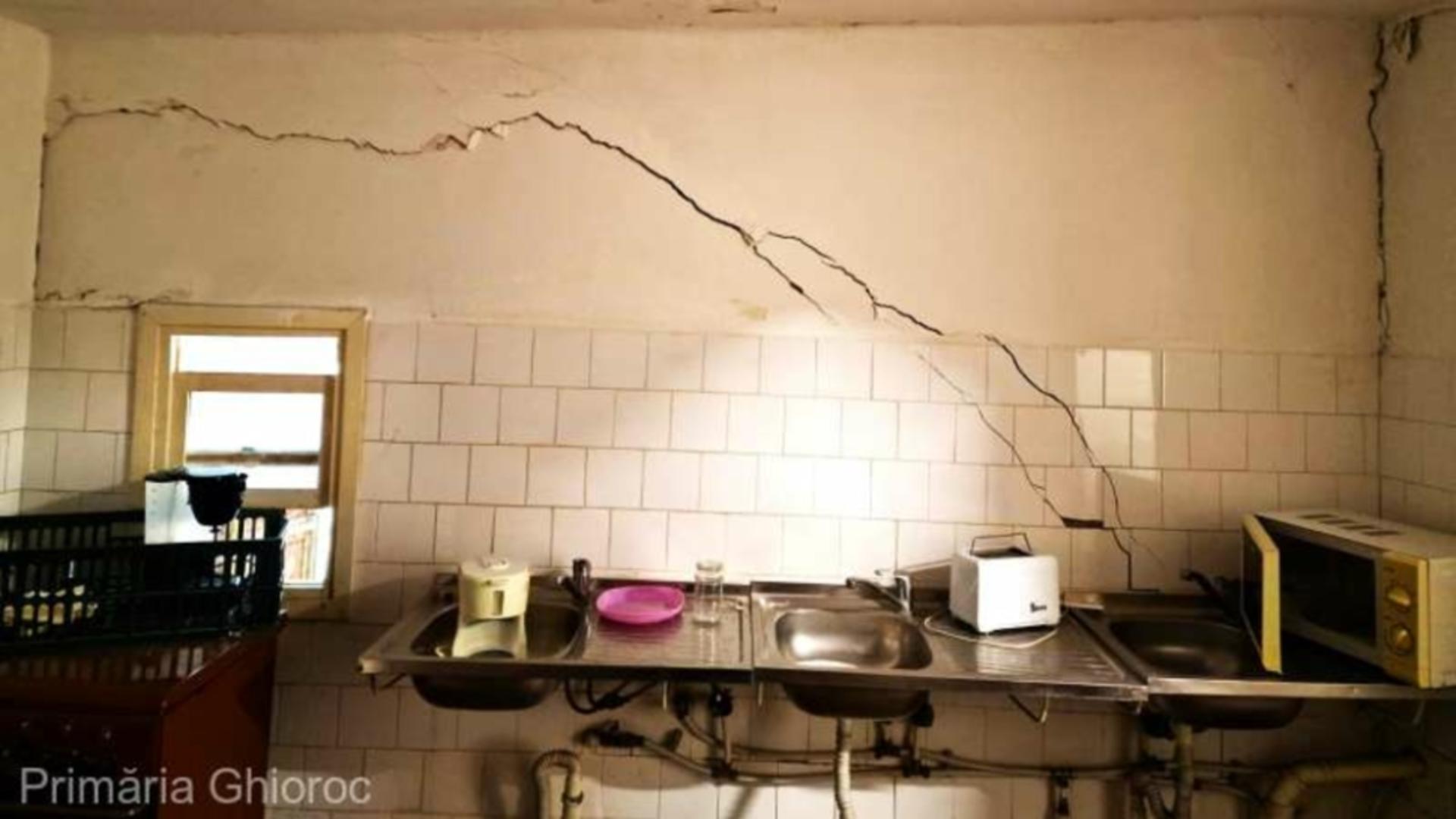 La Arad, toţi pacienţii de la o secţie a Spitalului Judeţean afectată de cutremur au fost mutaţi