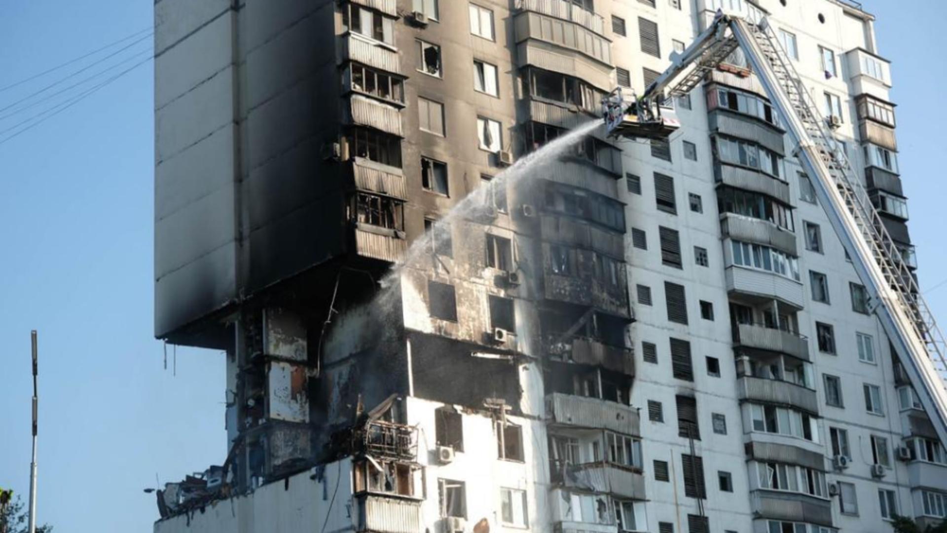 Explozie la Kiev: Cel puţin doi morţi şi cinci răniţi! Un bloc de 15 etaje este aproape distrus
