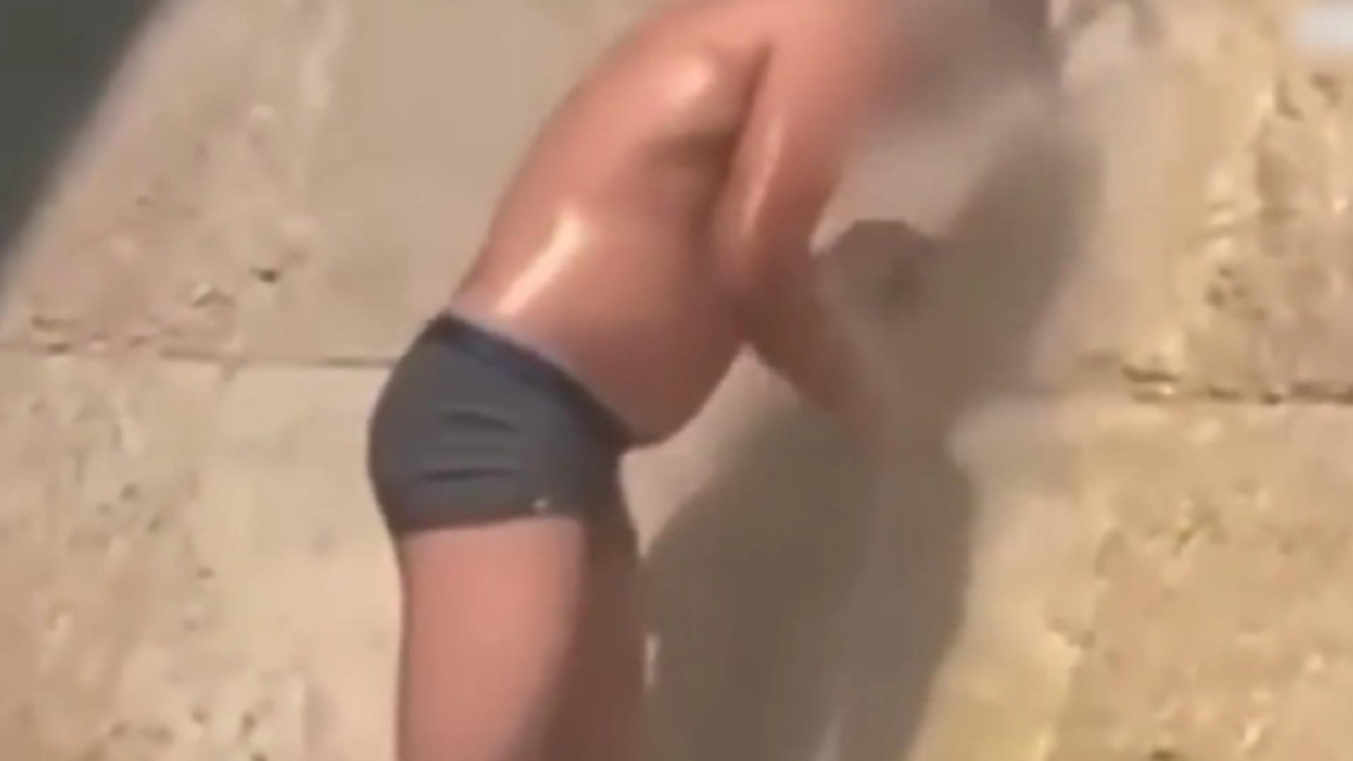 Bărbat filmat în timp ce făcea baie în fântâna arteziană de la Vatican/ Captură foto