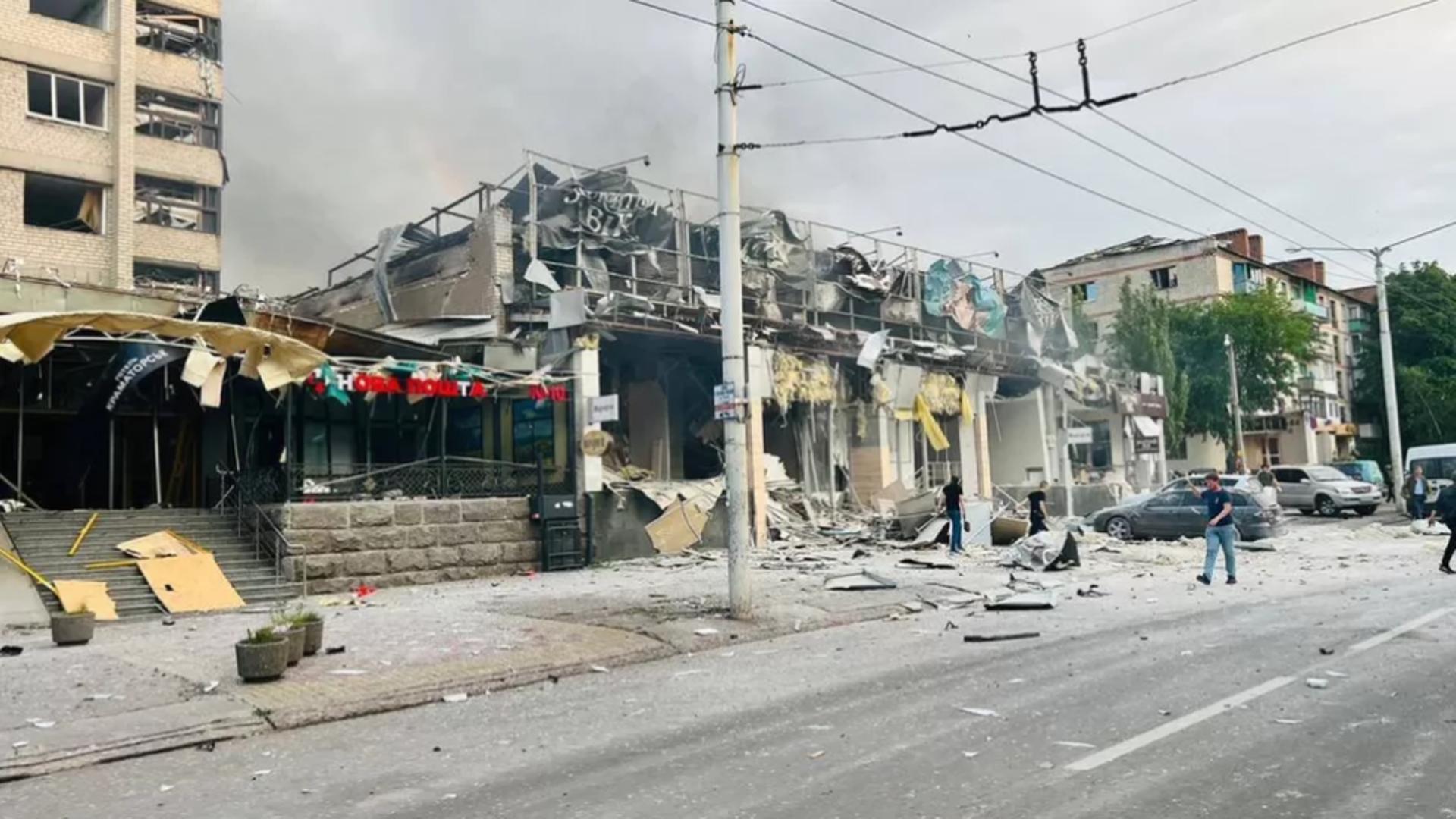 Un restaurant din orașul ucrainean Kramatorsk, ATACAT cu rachete: Cel puțin trei morți și peste 40 de răniți