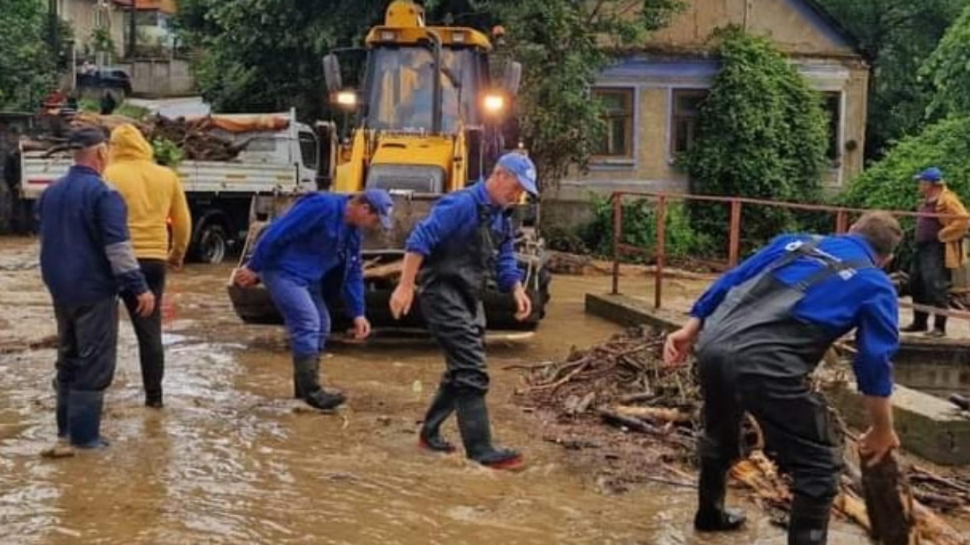 Inundațiile fac prăpăd în Dolj și Vâlcea. Foto/Apele Române