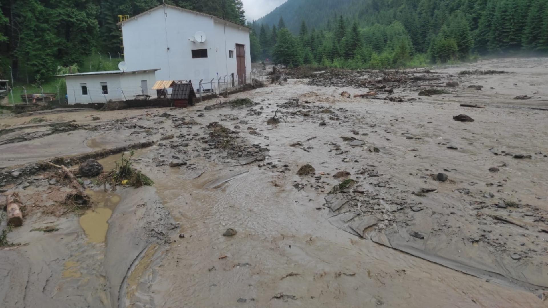 Inundațiile au făcut prăpăd în mai multe zone din țară