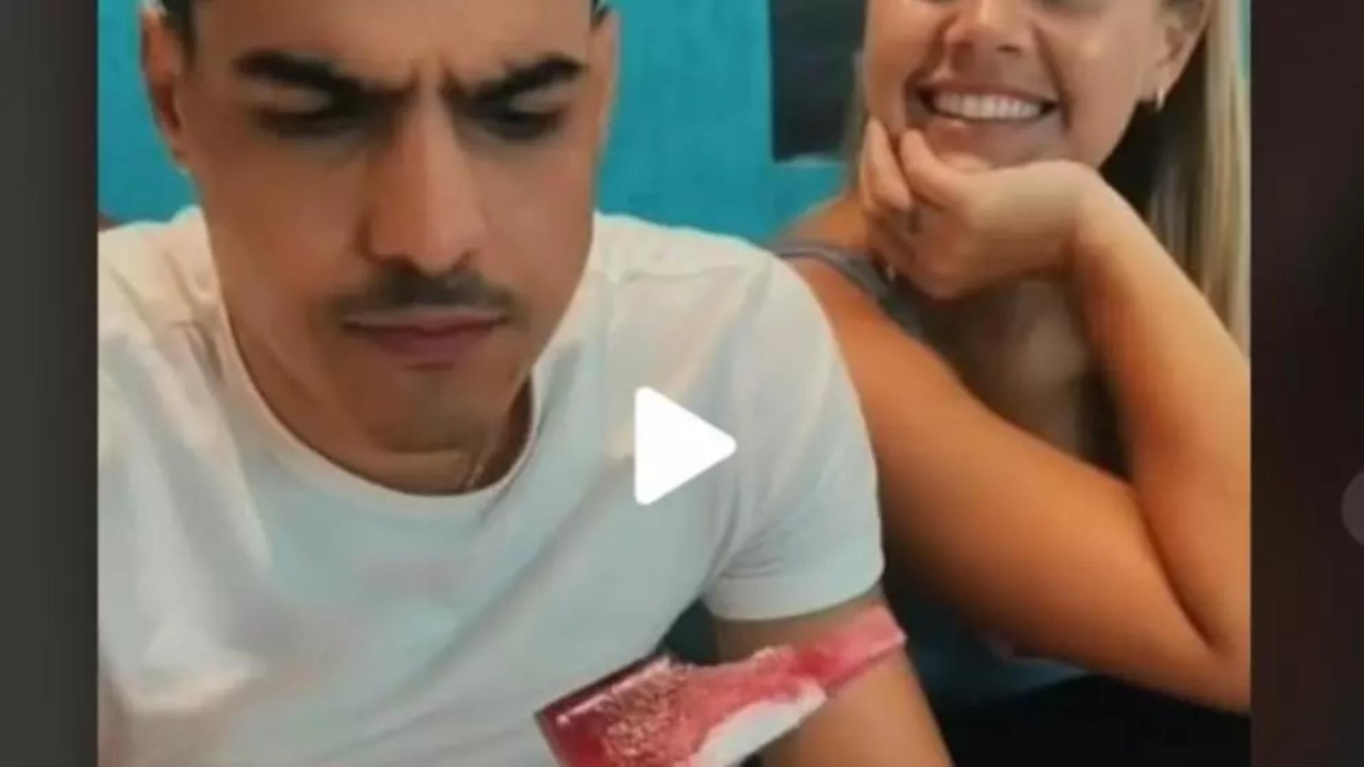 VIDEO – Soția i-a dat să mănânce o înghețată pe un bat ciudat. Când a terminat-o și și-a dat seama ce era, i s-a făcut rău