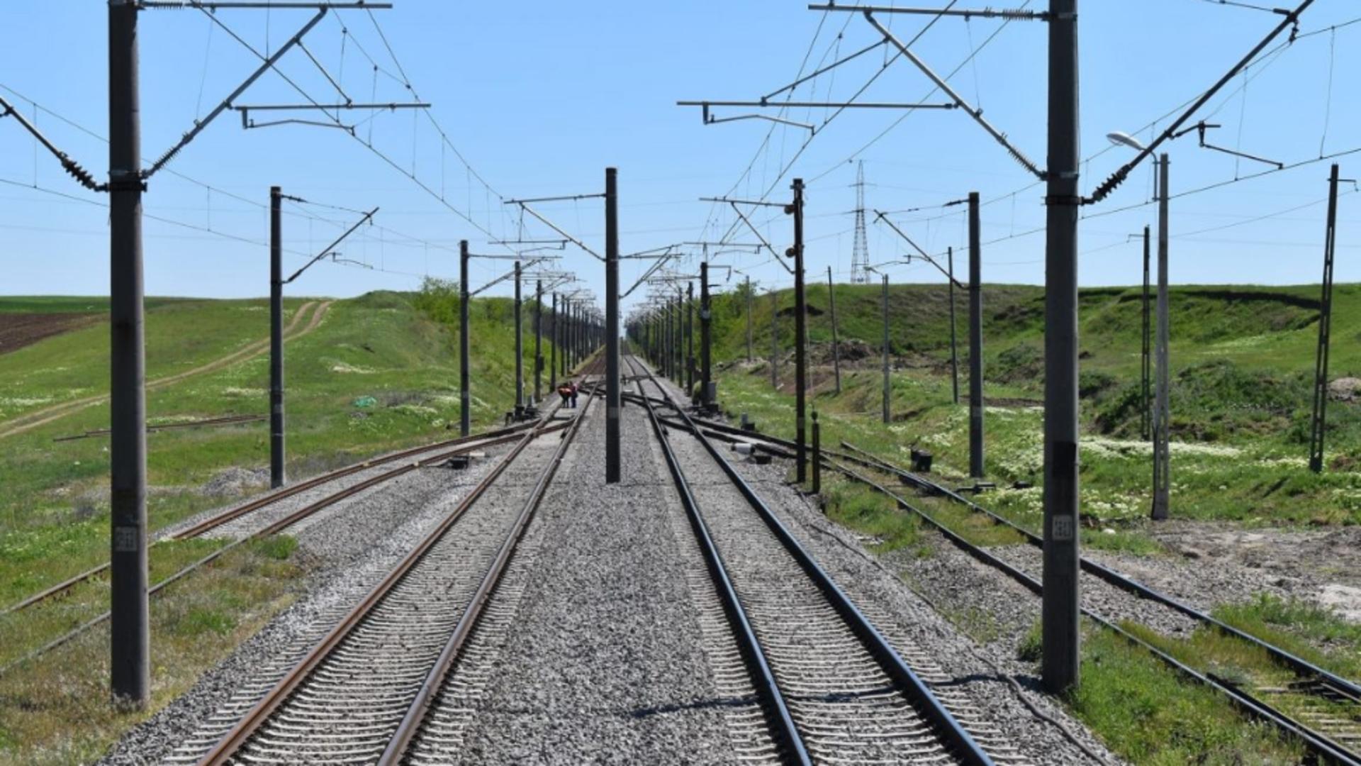 Trafic feroviar oprit temporar între Slatina Timiş şi Armeniş din cauza unui deranjament. 6 trenuri de călători staţionează în gări adiacente – Timpul estimat, uriaș