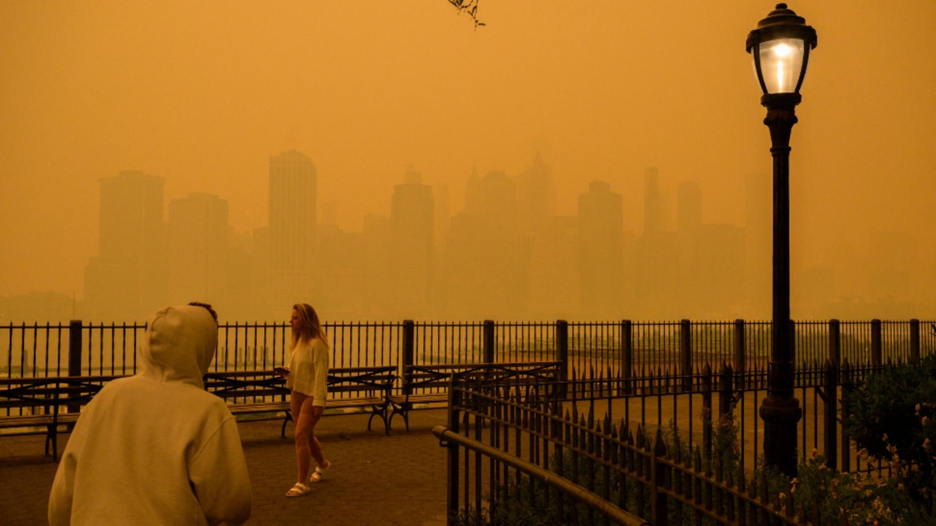 Orașul New York, paralizat de fumul dens de la incendiile din Canada. Foto/Profimedia
