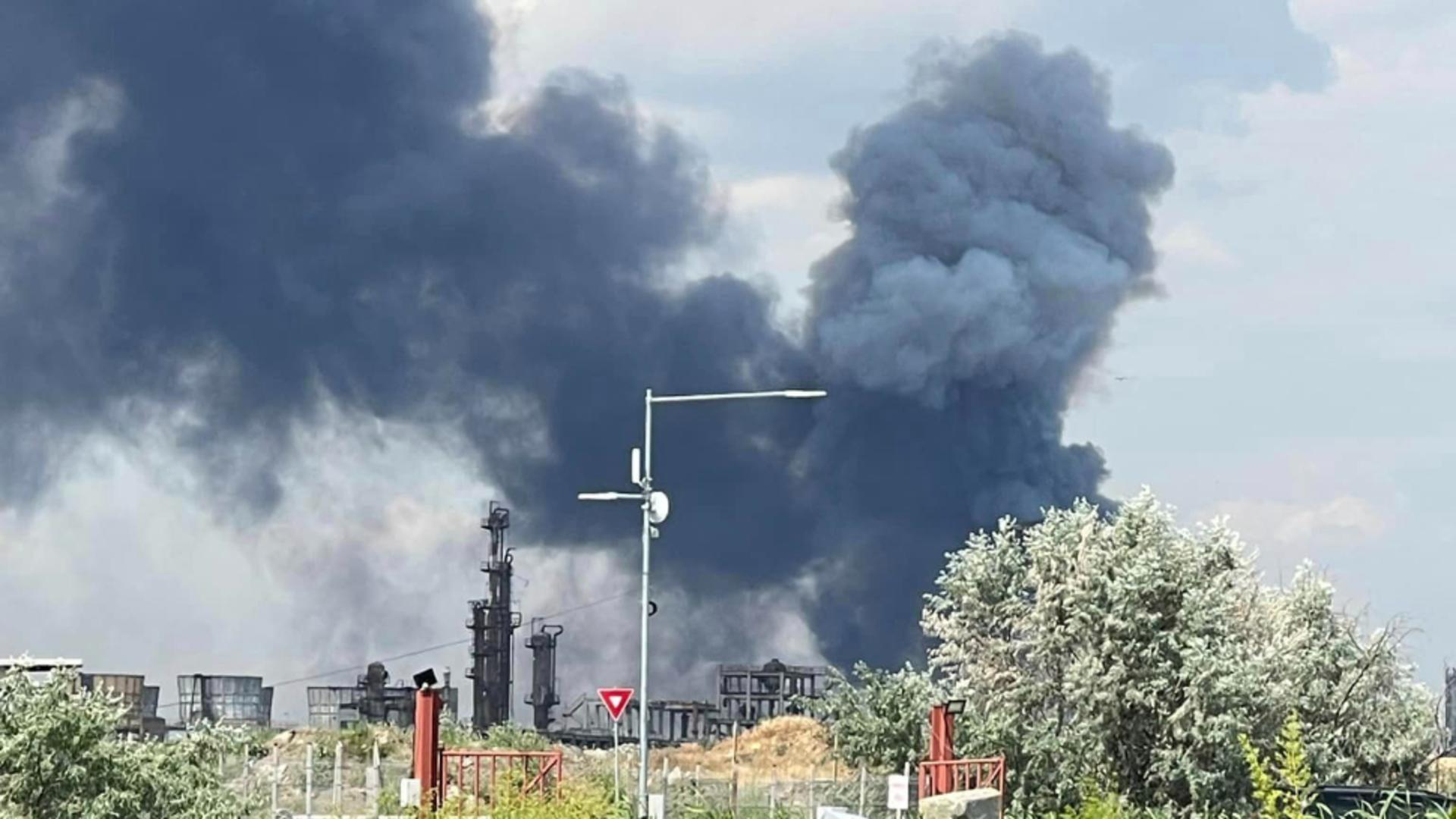 Explozie și incendiu la Petromidia – Fumul poate fi văzut de la mare distanță – VIDEO