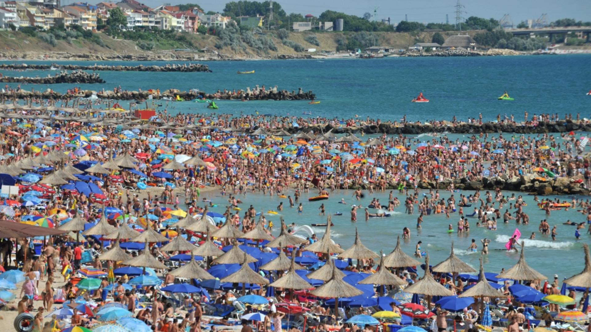 Motivul pentru care se îneacă așa de mulți turiști în Marea Neagră. Curentul „parșiv” format la țărm, explicat de un cercetător