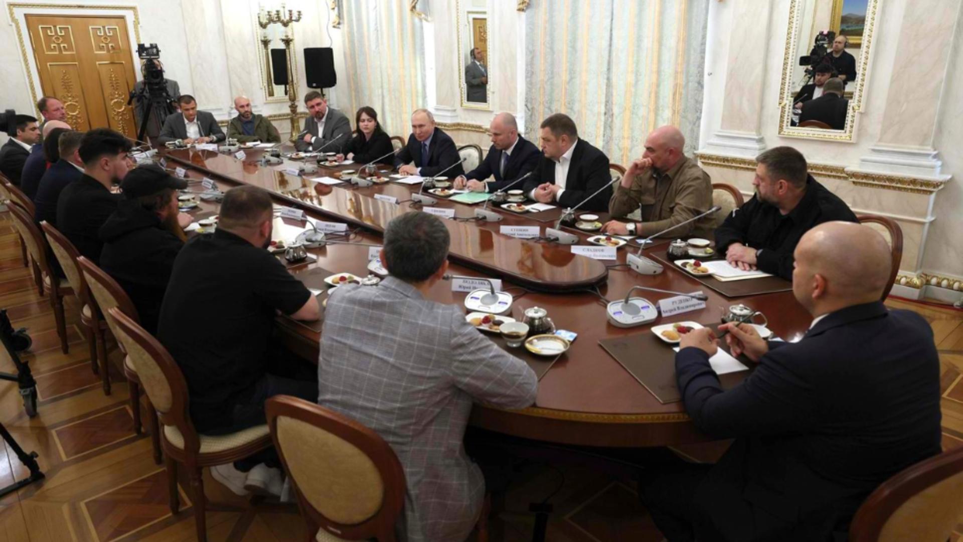 Putin, întâlnire cu corespondenții militari ruși/ Profimedia