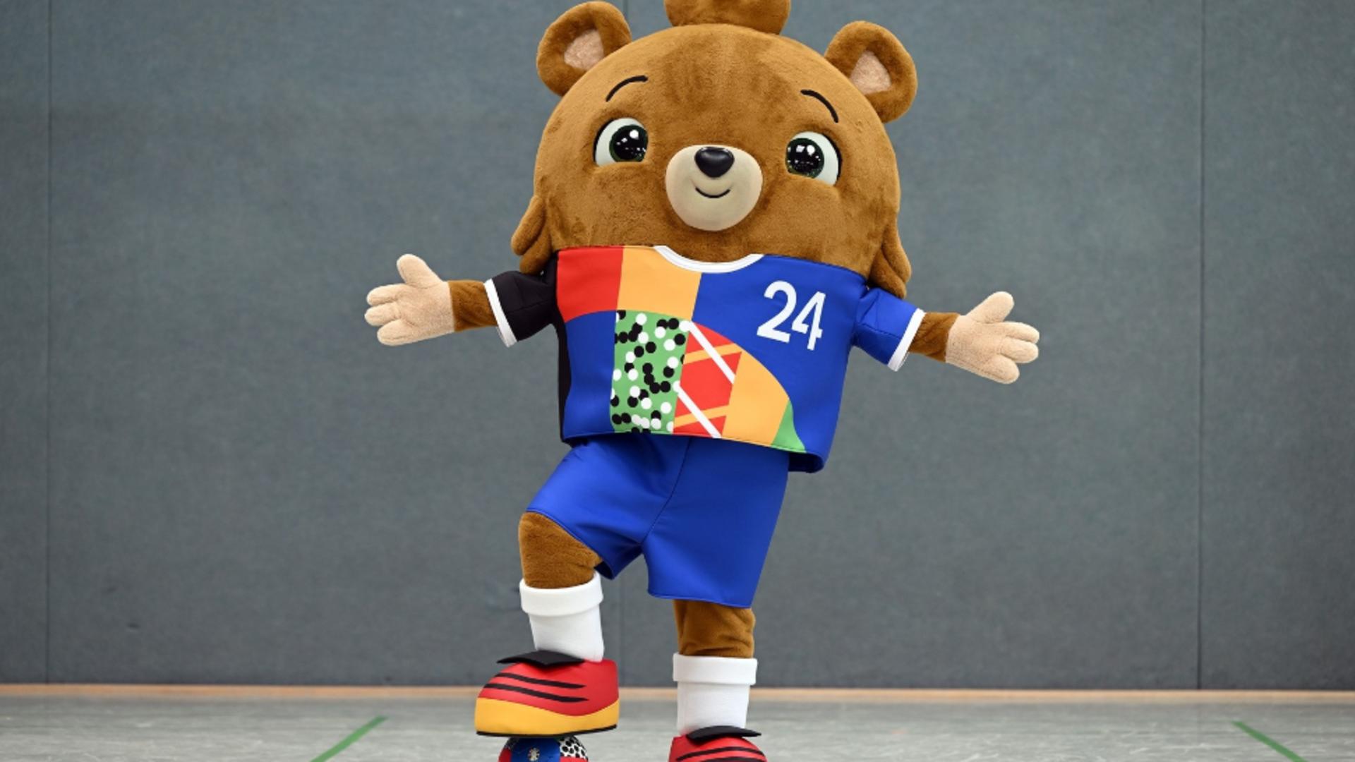UEFA a prezentat mascota pentru EURO 2024. Ursul fotbalist nu are încă un nume, suporterii sunt invitați să îl „boteze”