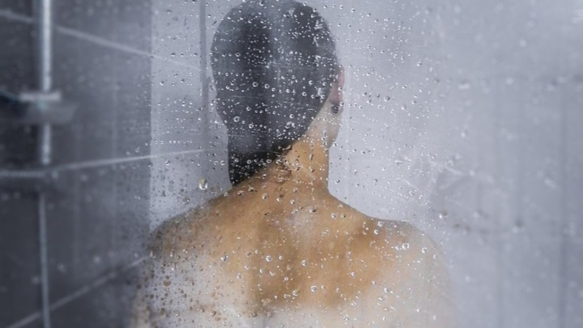 Test: Ce parte a corpului o speli prima când intri sub duș? Răspunsul dezvăluie lucruri ascunse ale personalității tale