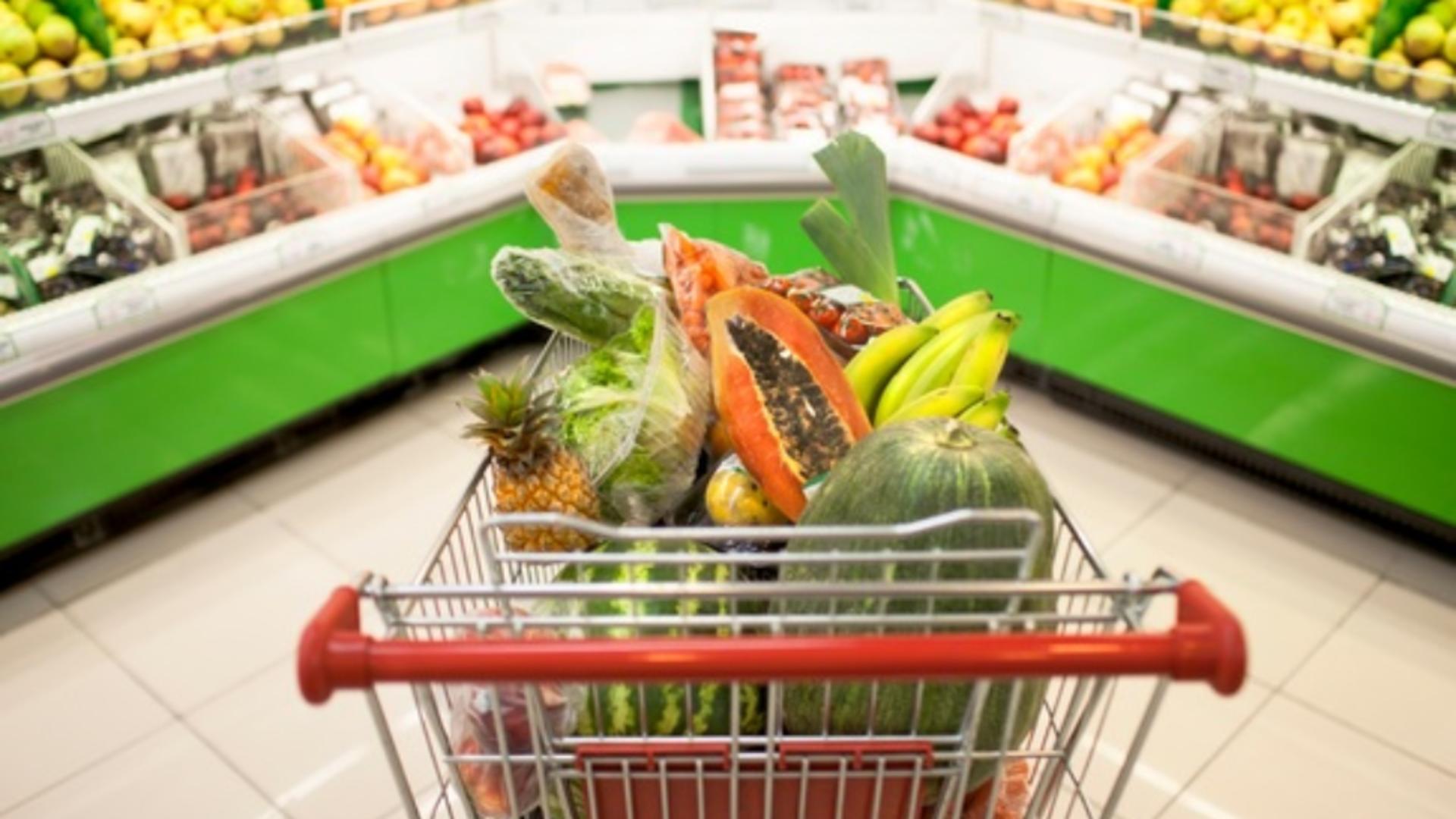 Un lanț de supermarketuri a decis majorarea și cu 100% a prețurilor unor alimente! 