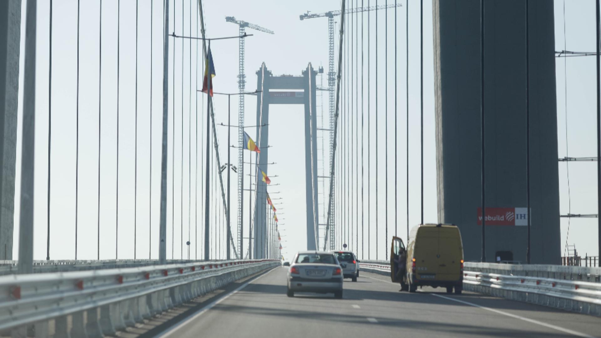 Nouă zile de circulație la liber pe podul de la Brăila. Foto: Inquam