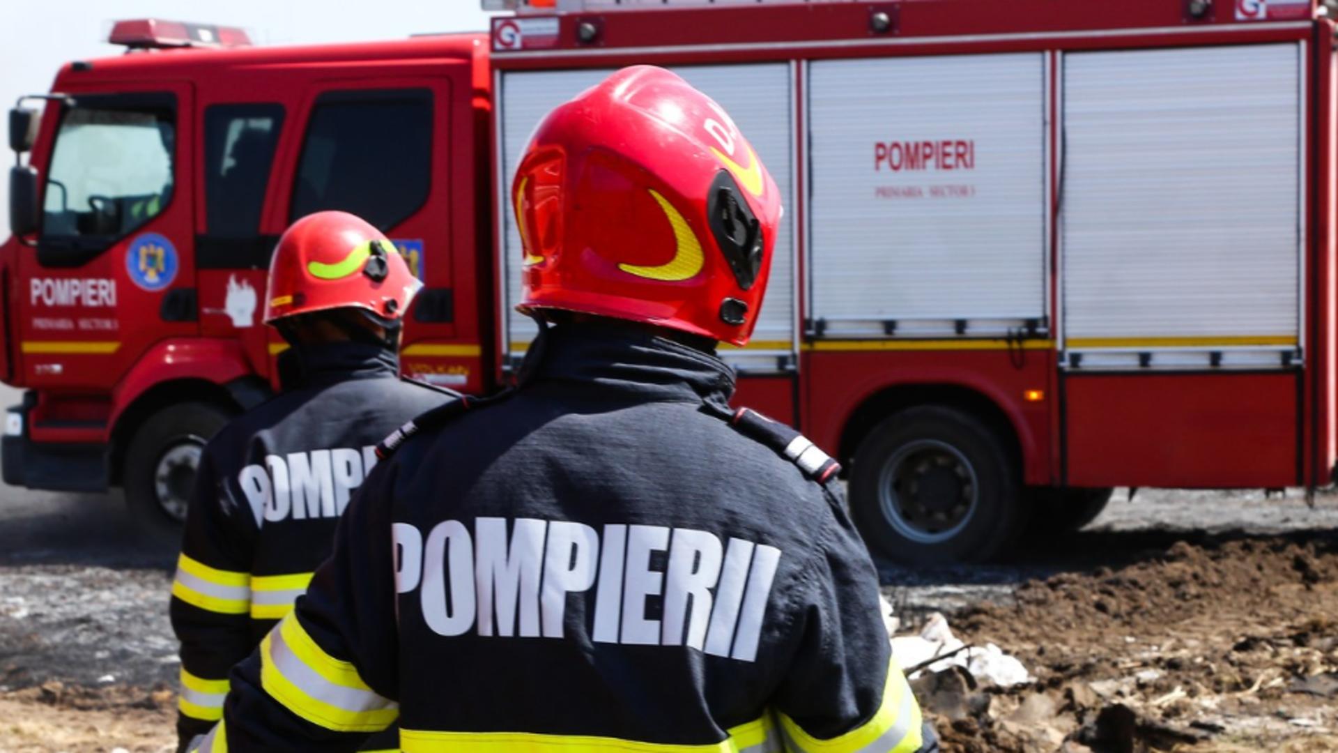 Incendiu devastator în comuna Berceni - O femeie rănită la picior și 25 de porci arși de flăcări 