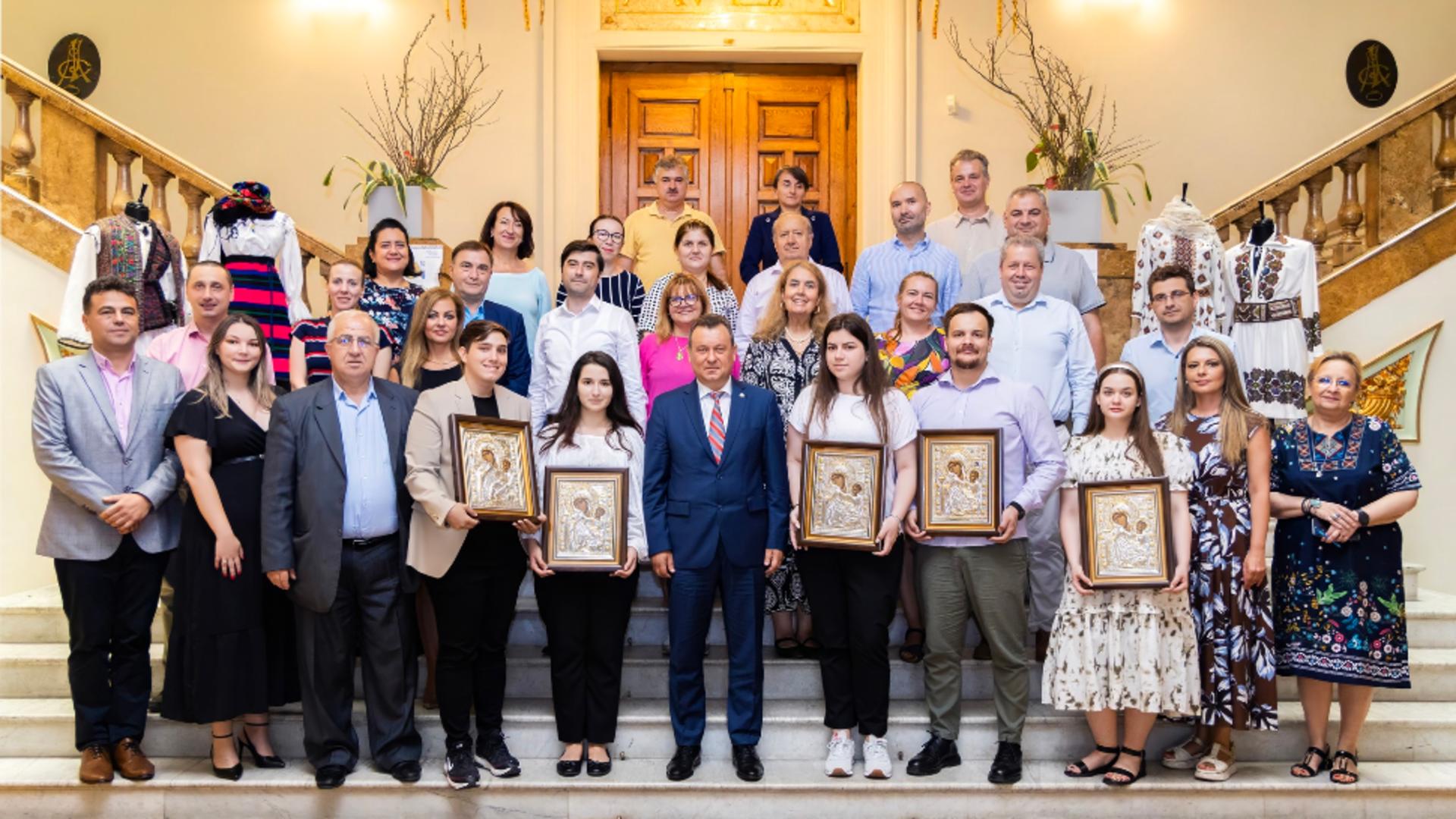  Studenții excelenți ai ASE, răsplătiți cu premii de valoare în parteneriat cu Patriarhia Română