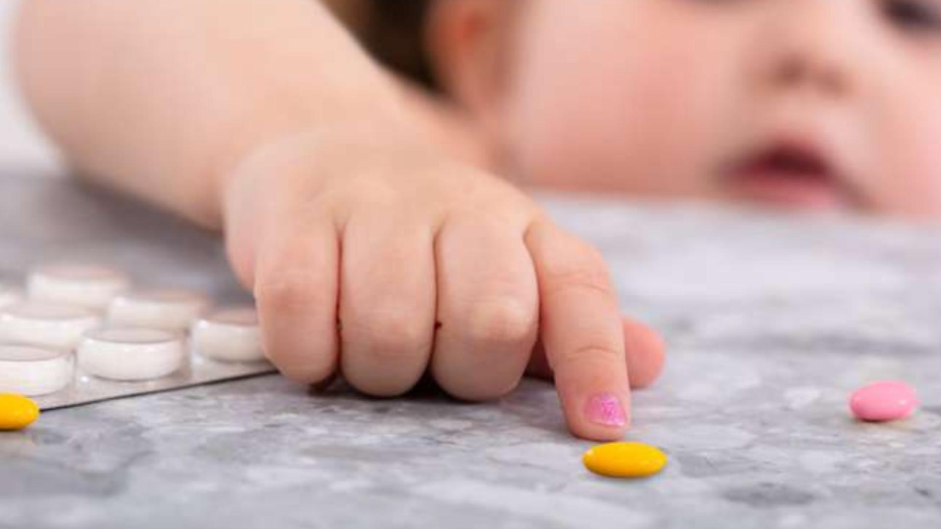 Primul ajutor în cazul supradozelor de medicamente la copii - Ce simptome trebuie urmărite de părinți