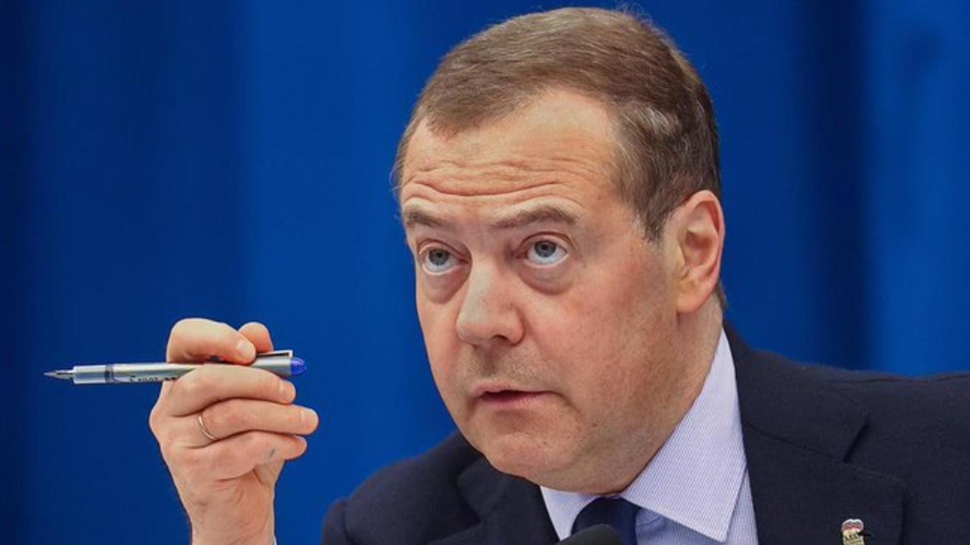 Medvedev se dezlănțuie din nou: Amenință că Rusia va bombarda centralele nucleare din țările din Europa de Est