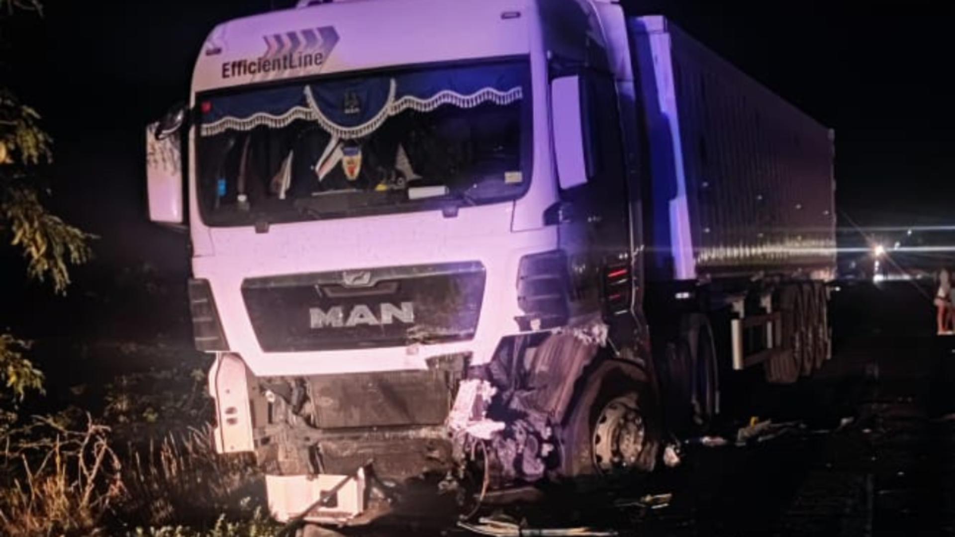 Tragedie fără margini: tată și fiică, morți în accident - Mașina lor s-a izbit violent de un camion