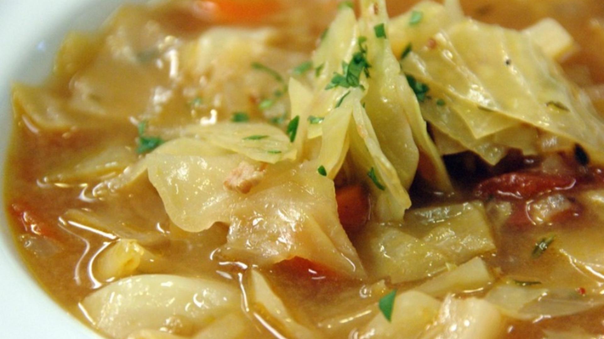 Supă de varză - rețeta pentru slăbit. Este printre primele diete apărute în România