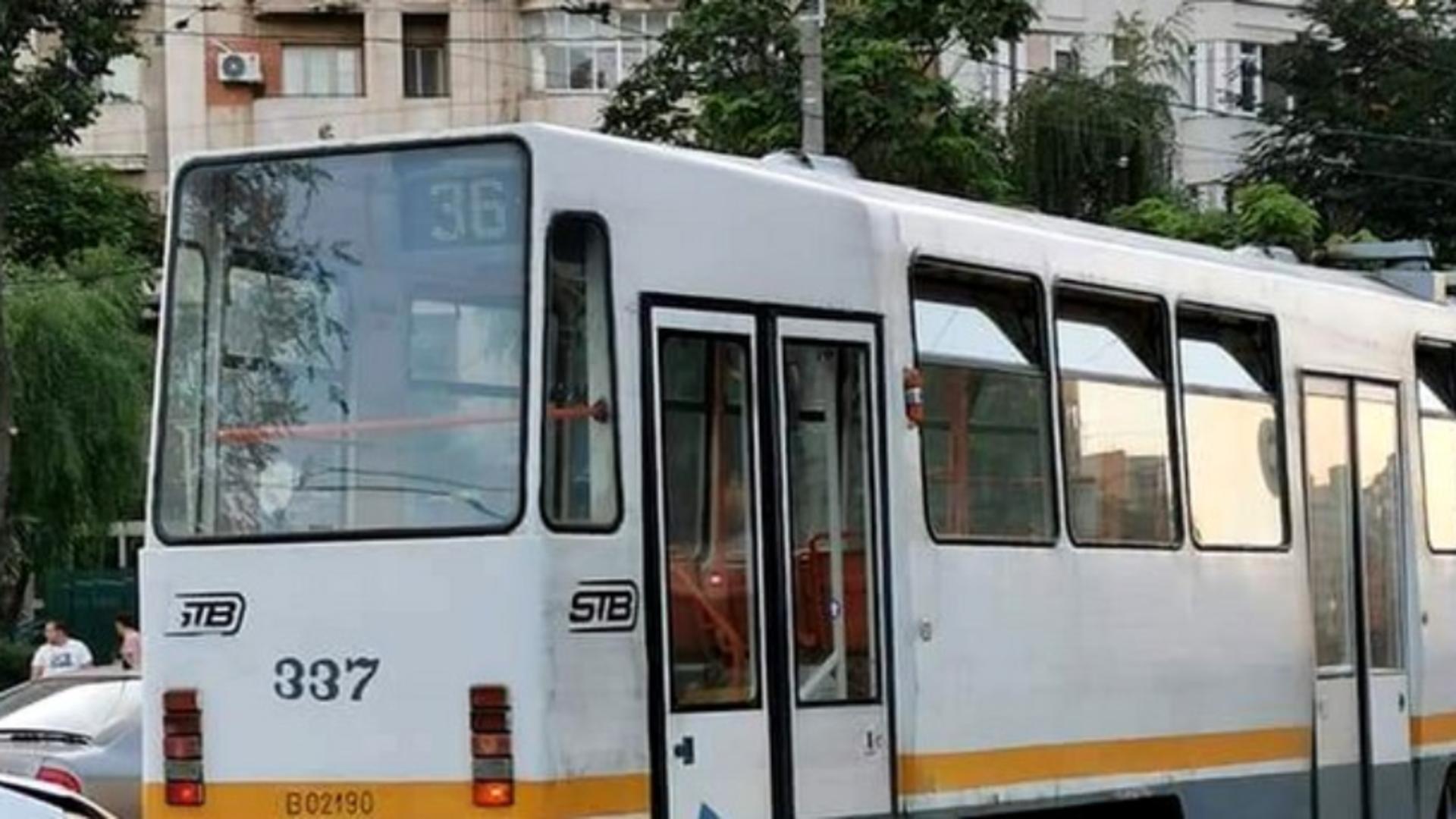 Tramvai deraiat în București – panică printre călători