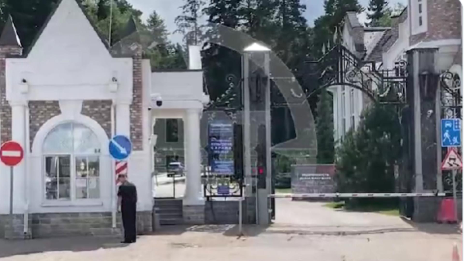 Schimb de focuri la Moscova între un bărbat înarmat cu o pușcă Kalașnikov și poliție/ Captură video Nexta