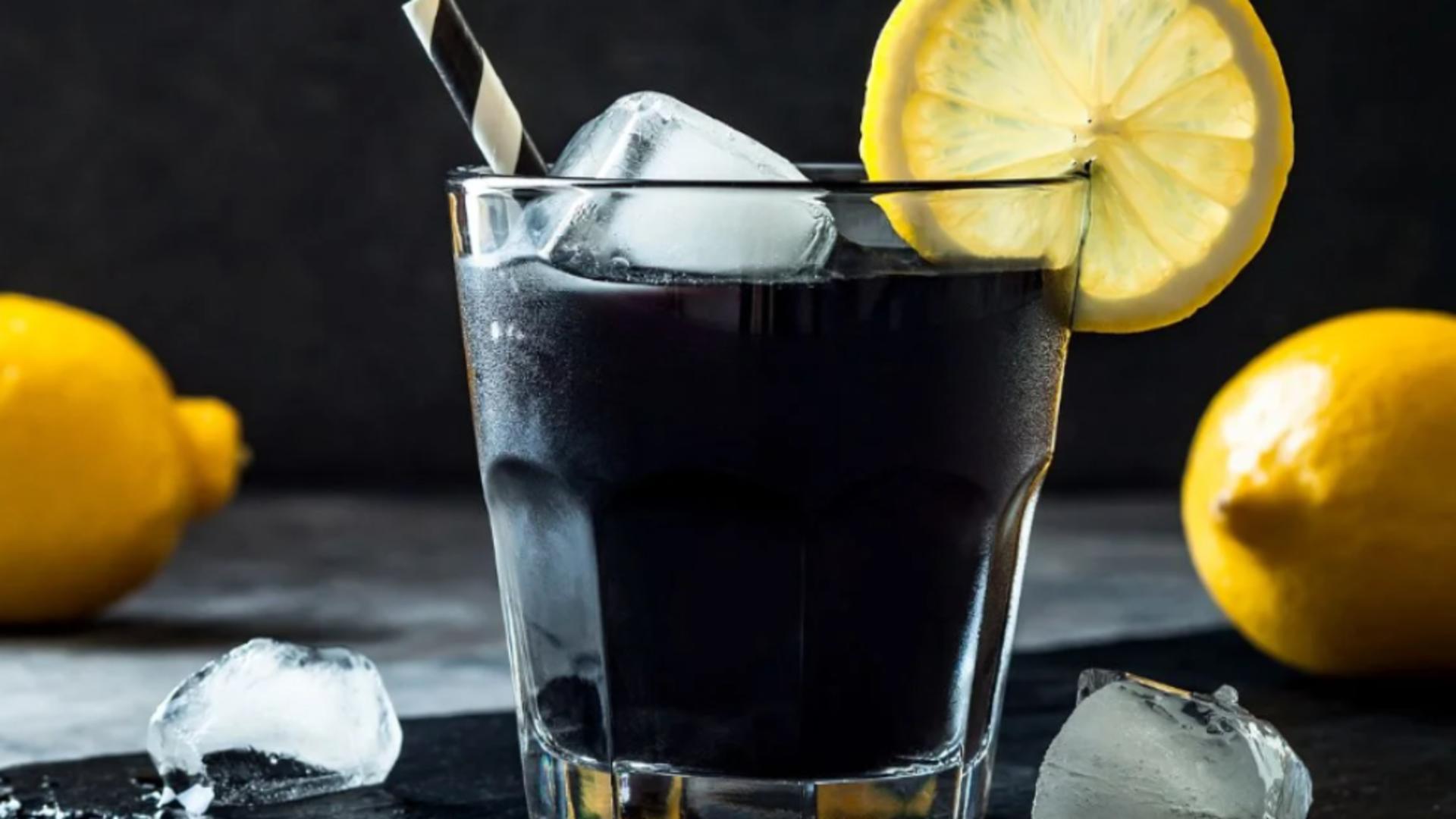 Băutura minune care elimină toxinele din organism și te scapă și de kilogramele în plus. Cum prepari limonada neagră